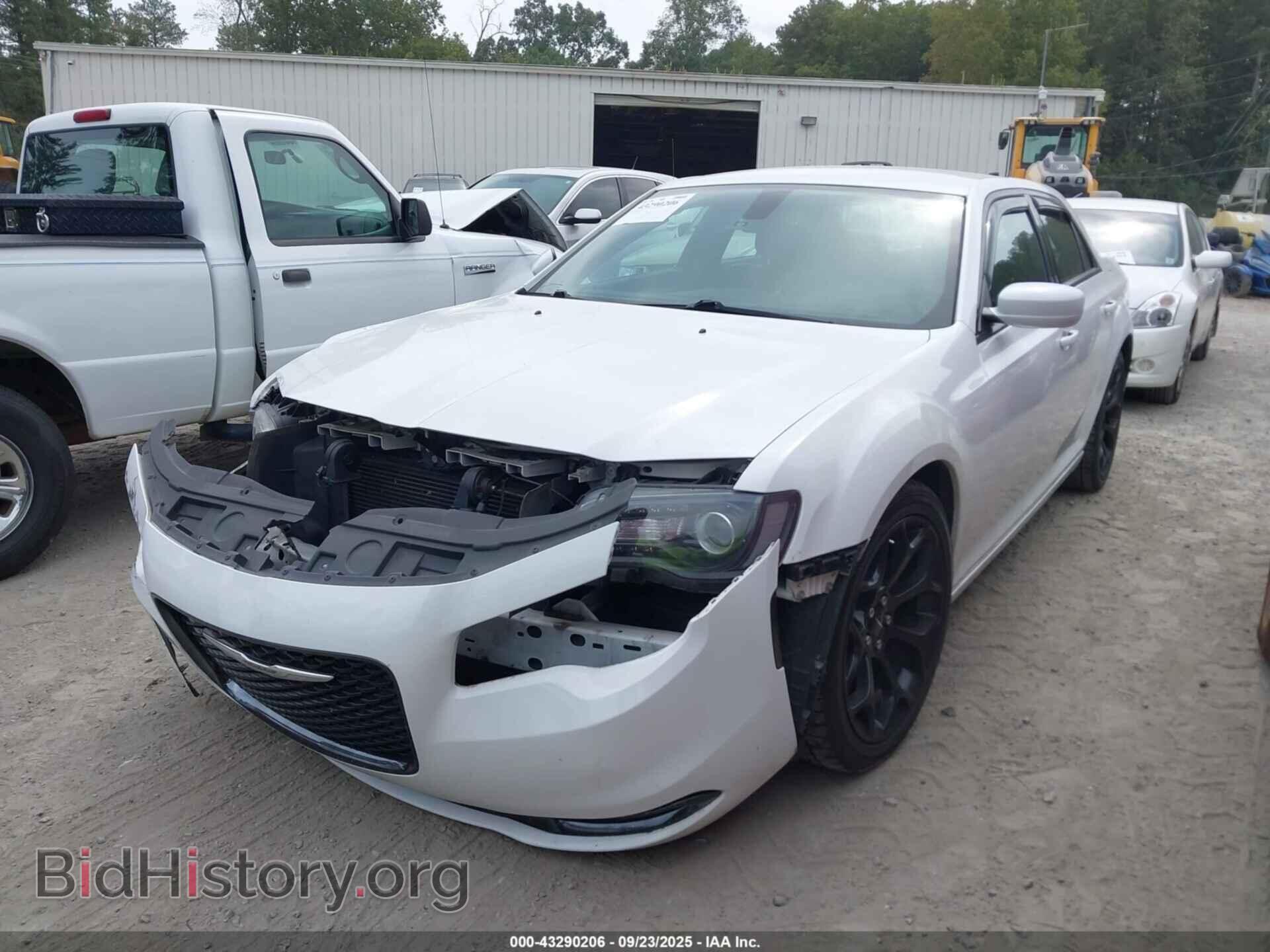 2019 CHRYSLER 300 - VIN: 2C3CCABG5KH618048 - Фото 2