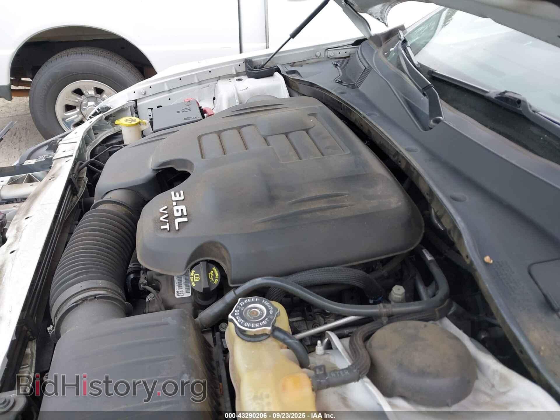 2019 CHRYSLER 300 - VIN: 2C3CCABG5KH618048 - Фото 10