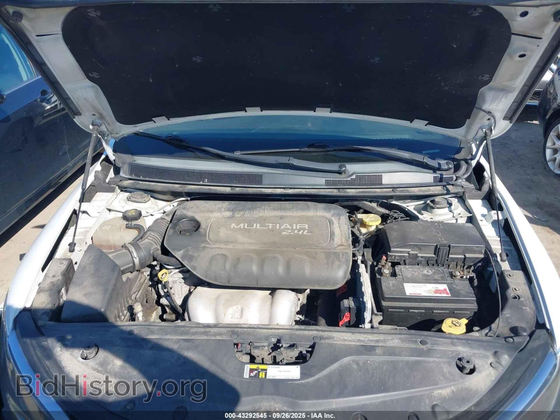 2015 CHRYSLER 200 - VIN: 1C3CCCAB4FN557922 - Фото 10