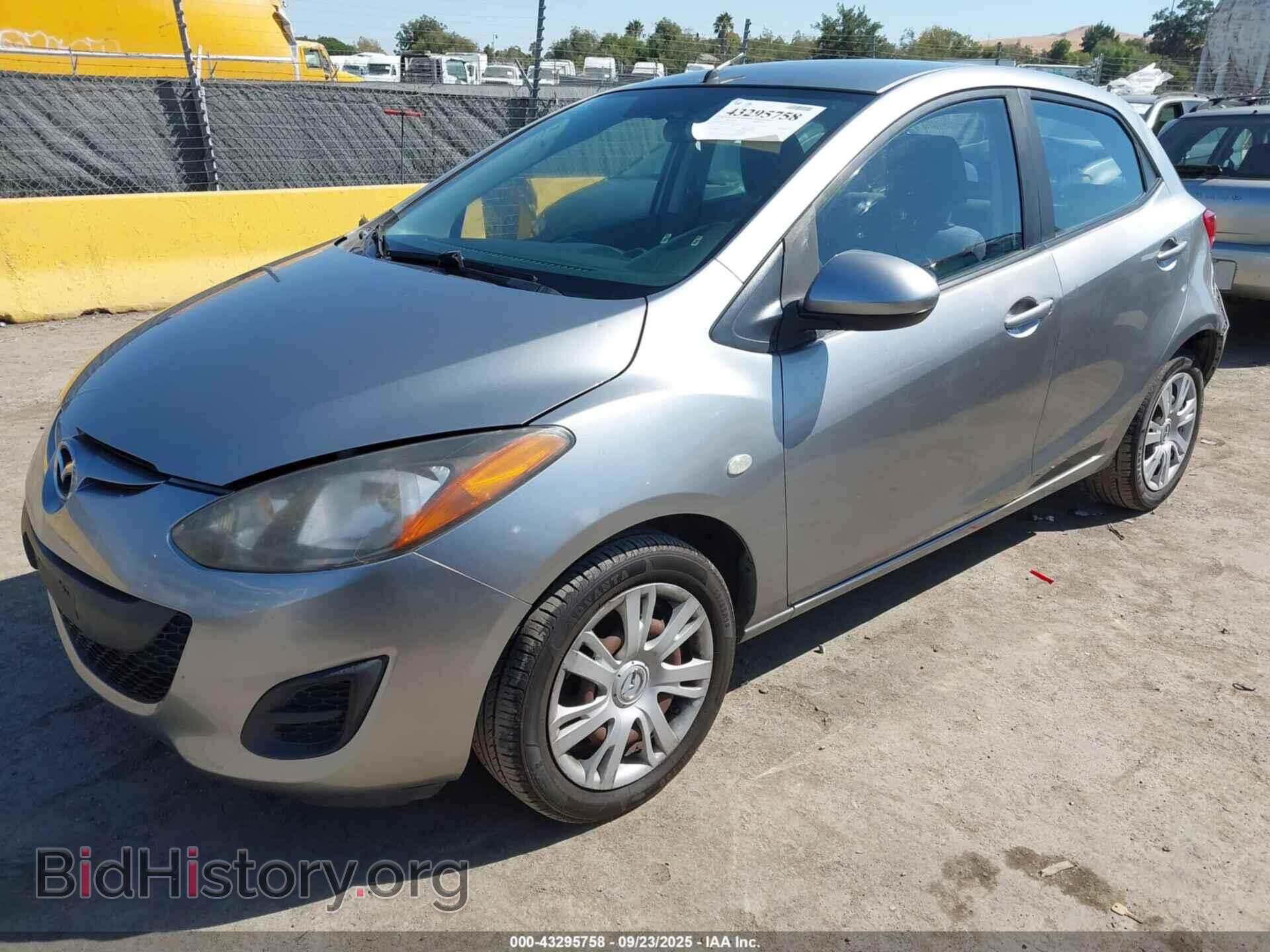 2013 MAZDA MAZDA2 - VIN: JM1DE1KZ8D0156409 - Фото 2