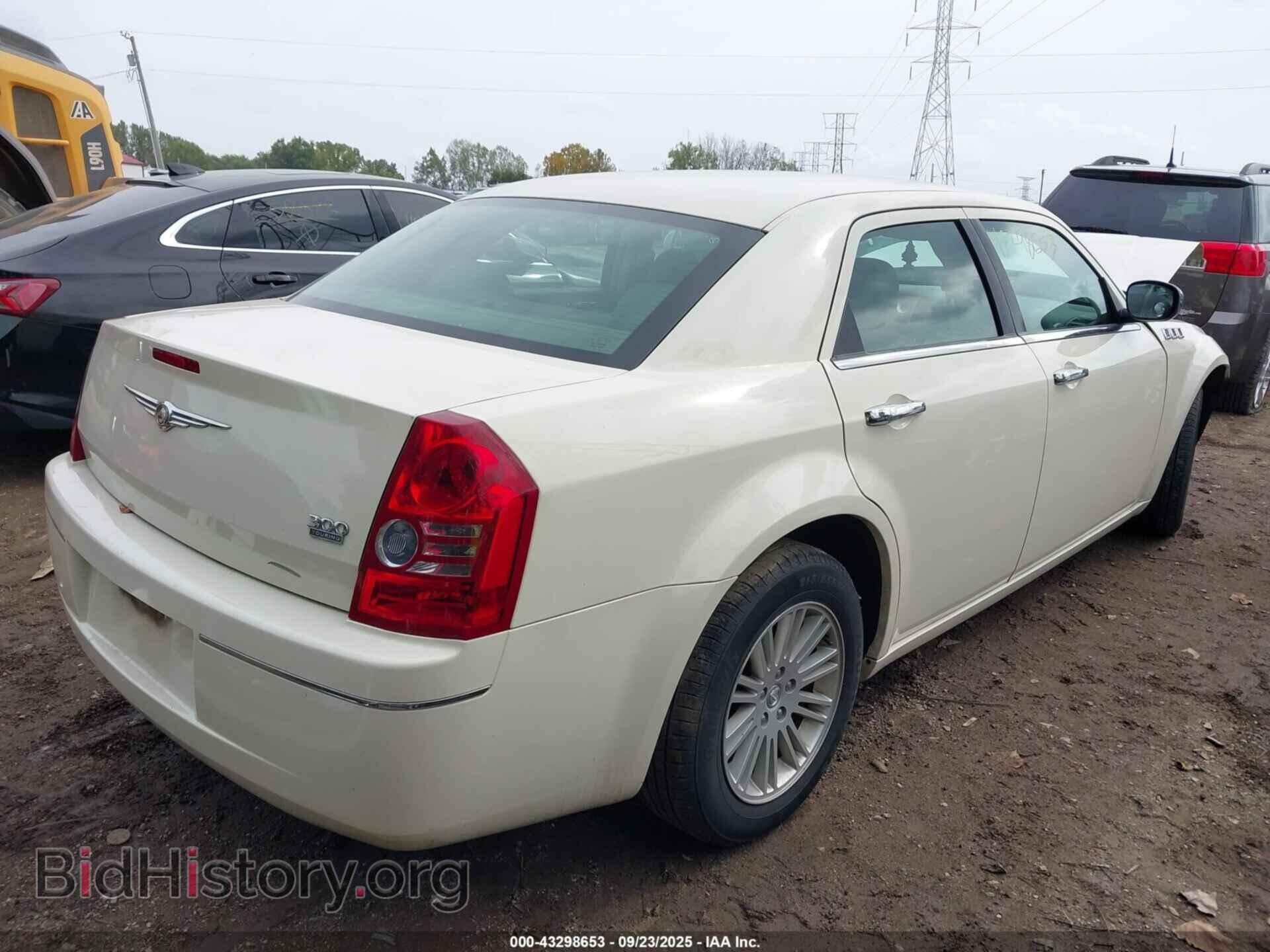 2010 CHRYSLER 300 - VIN: 2C3CA4CD2AH150130 - Фото 4