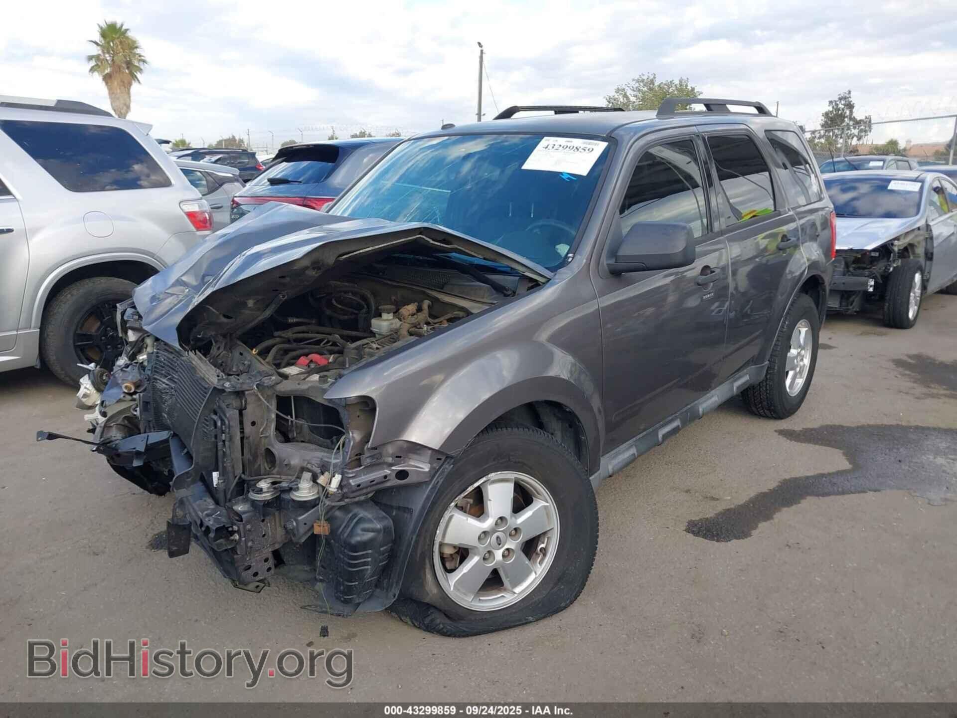 2011 FORD ESCAPE - VIN: 1FMCU0D70BKC17821 - Фото 2