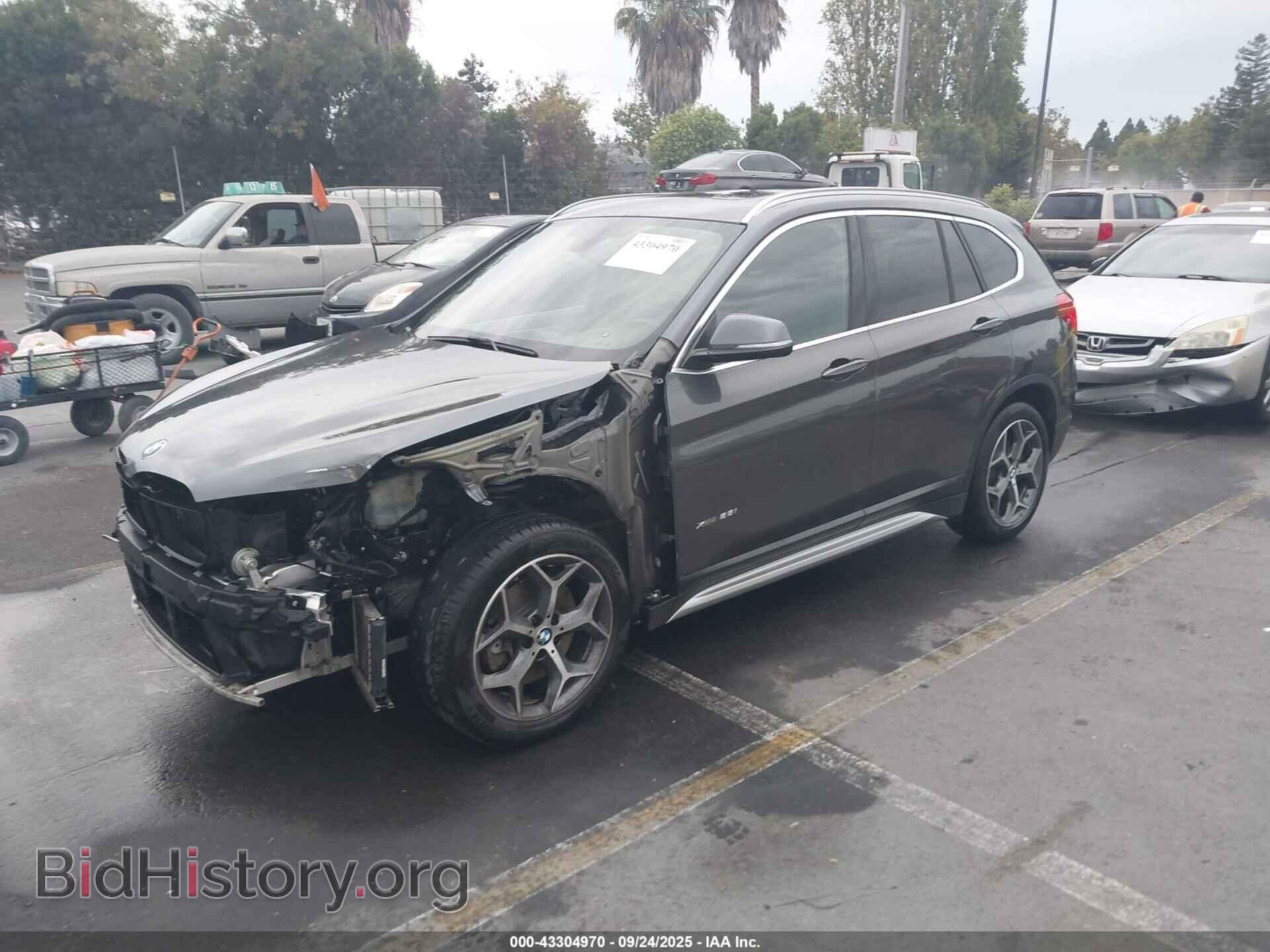 2017 BMW X1 - VIN: WBXHT3Z32H4A54029 - Фото 2