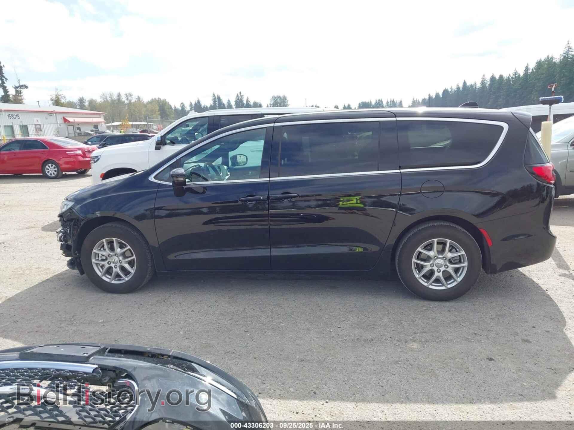 2025 CHRYSLER PACIFICA - VIN: 2C4RC1BG2SR570301 - Photo 15