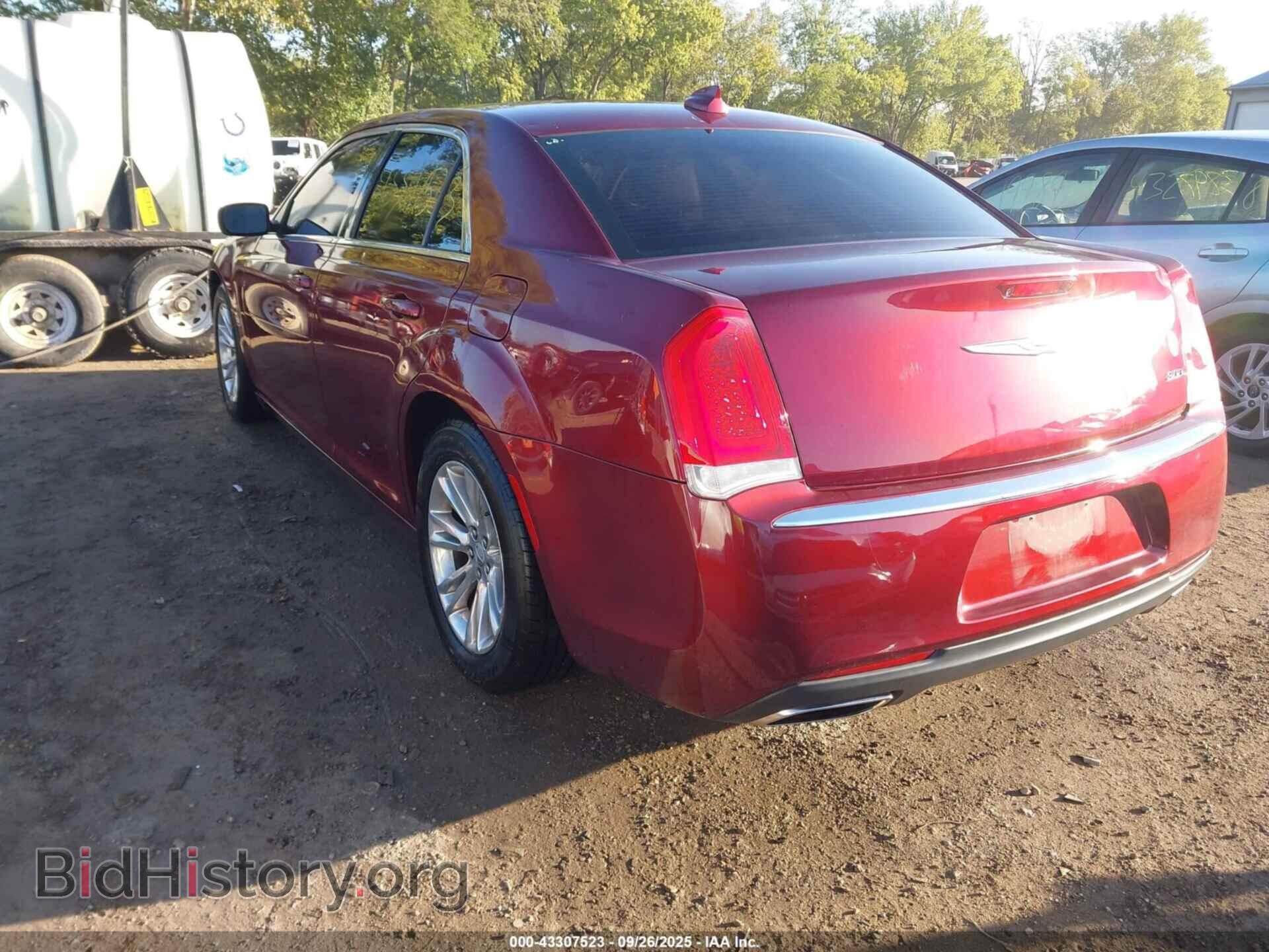 2019 CHRYSLER 300 - VIN: 2C3CCAAG7KH556301 - Фото 3