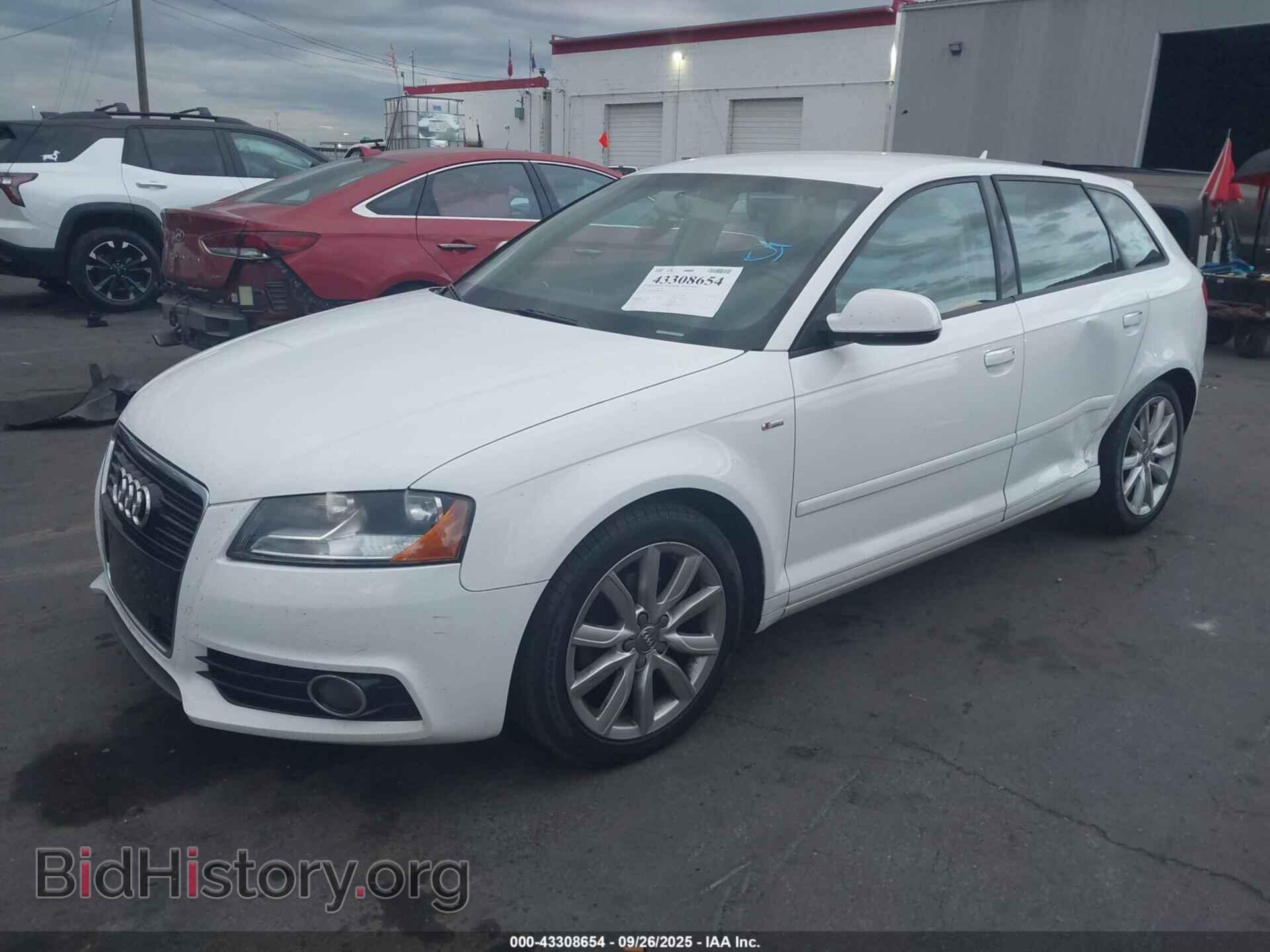 2011 AUDI A3 - VIN: WAUBJBFM3BA065009 - Фото 2
