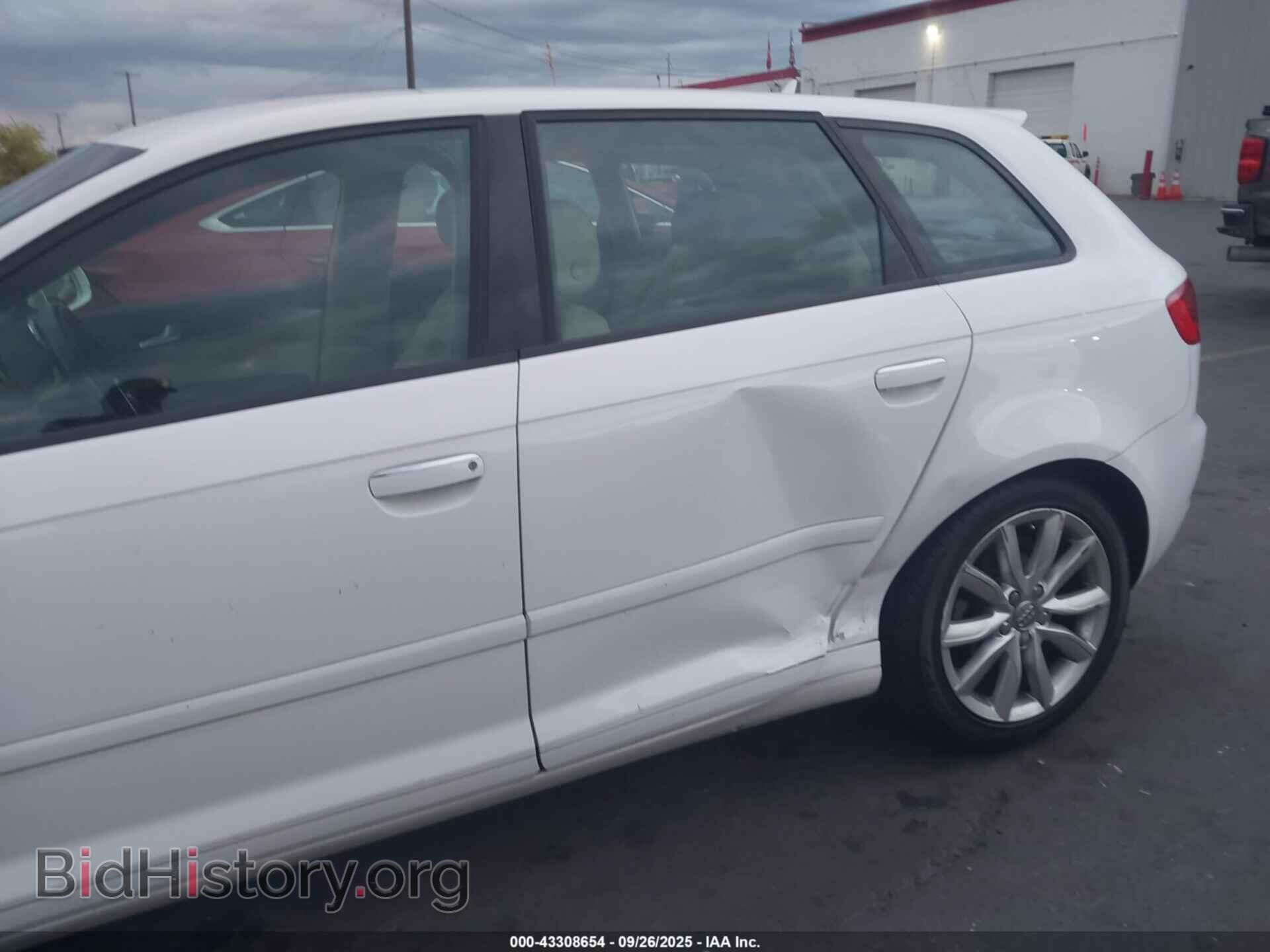 2011 AUDI A3 - VIN: WAUBJBFM3BA065009 - Фото 6