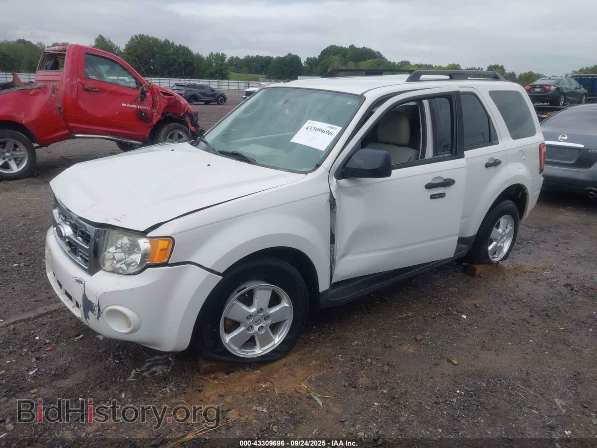 2011 FORD ESCAPE - VIN: 1FMCU0D73BKA04314 - Фото 2