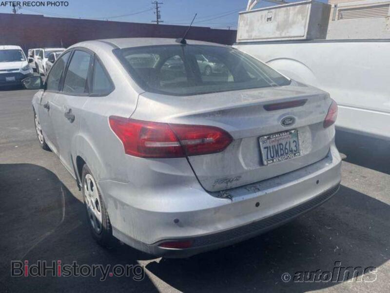 2016 Ford FOCUS (VIN 1FADP3E28GL322439) — фото 6 из 12