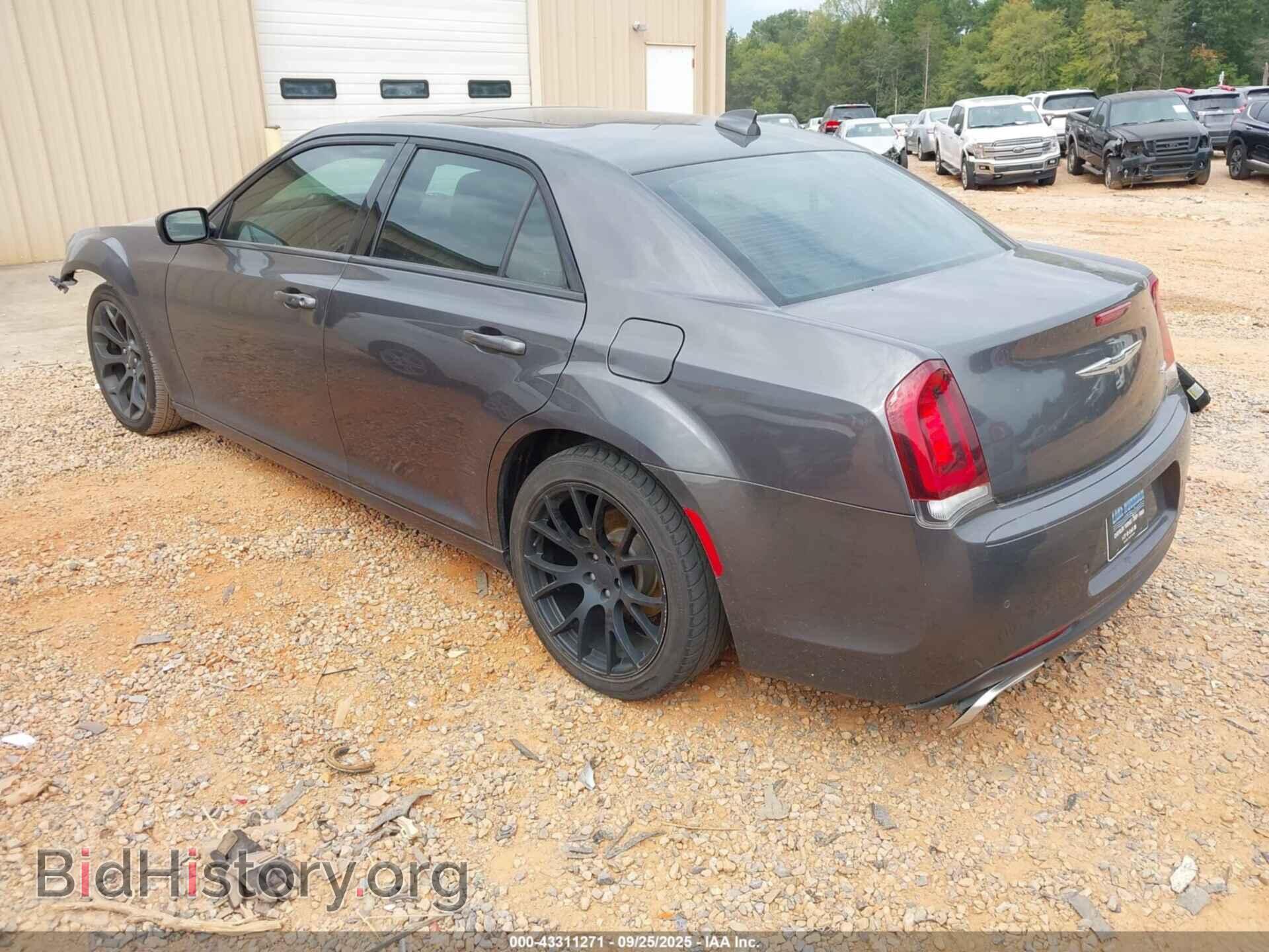 2019 CHRYSLER 300 - VIN: 2C3CCABG7KH733170 - Фото 3