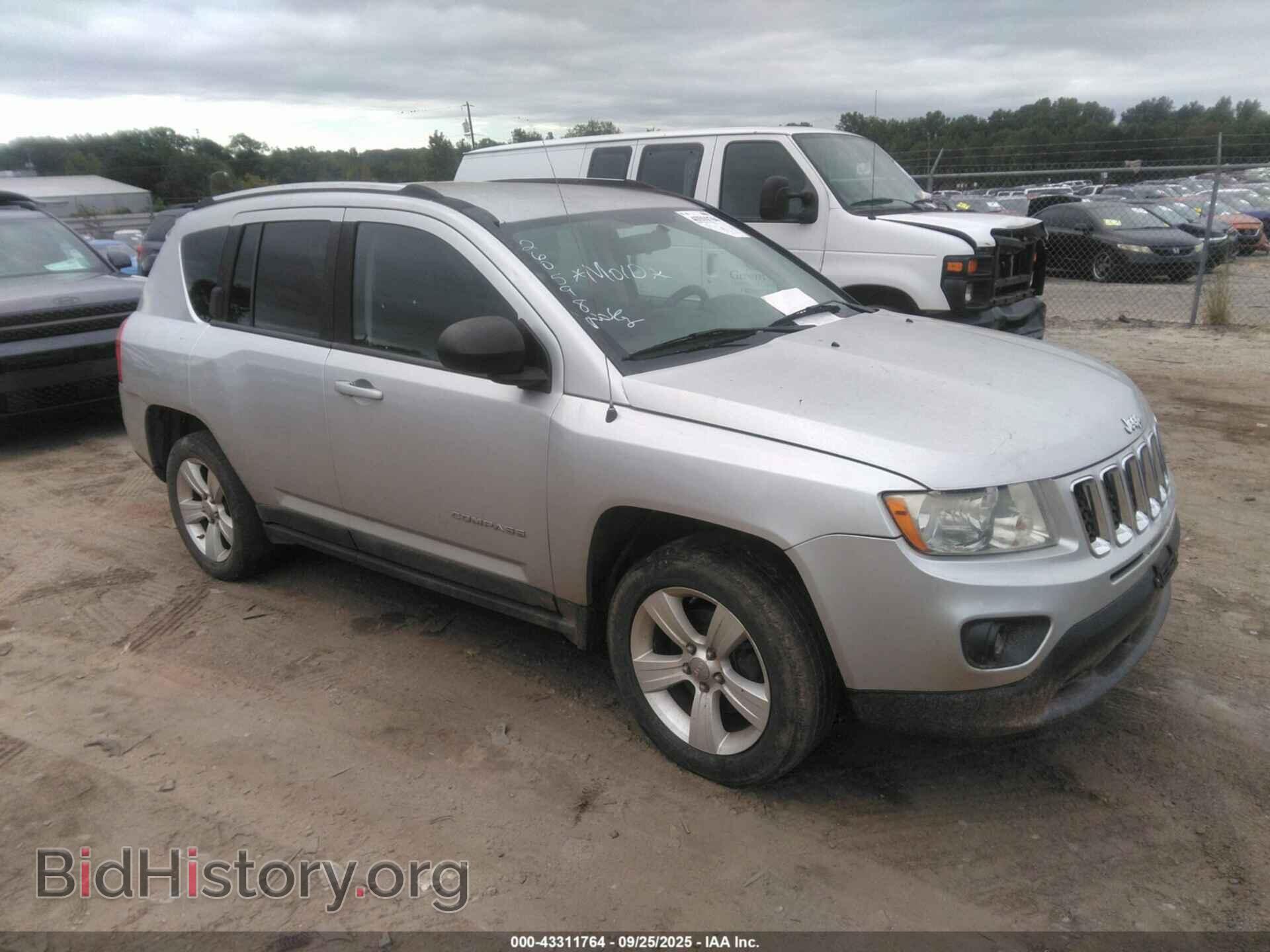 Photo 1J4NT1FA0BD260598 - JEEP COMPASS 2011