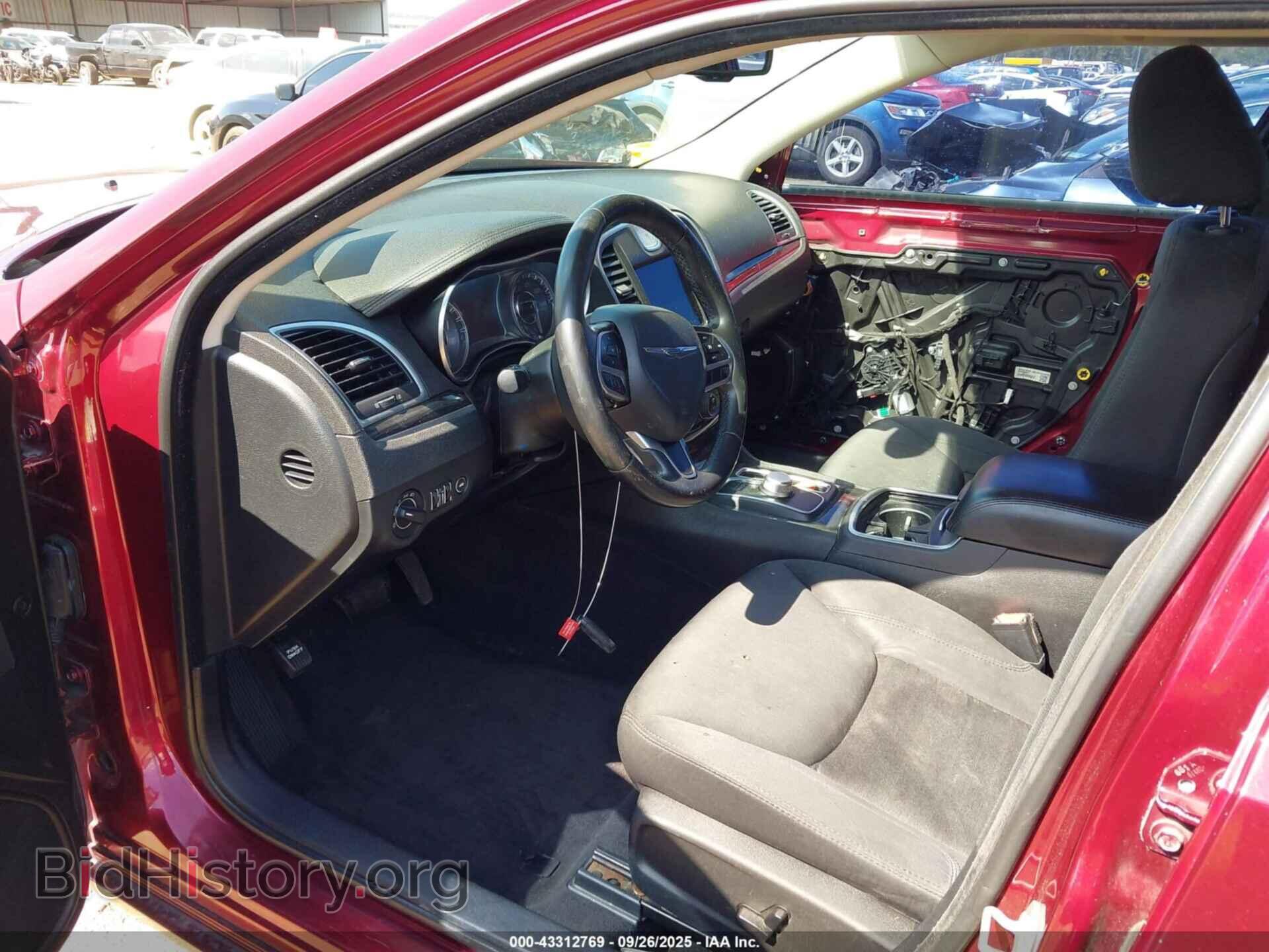 2018 CHRYSLER 300 - VIN: 2C3CCAAG2JH265073 - Фото 5