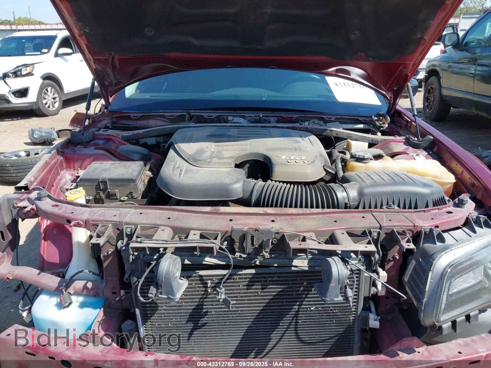 2018 CHRYSLER 300 - VIN: 2C3CCAAG2JH265073 - Фото 10