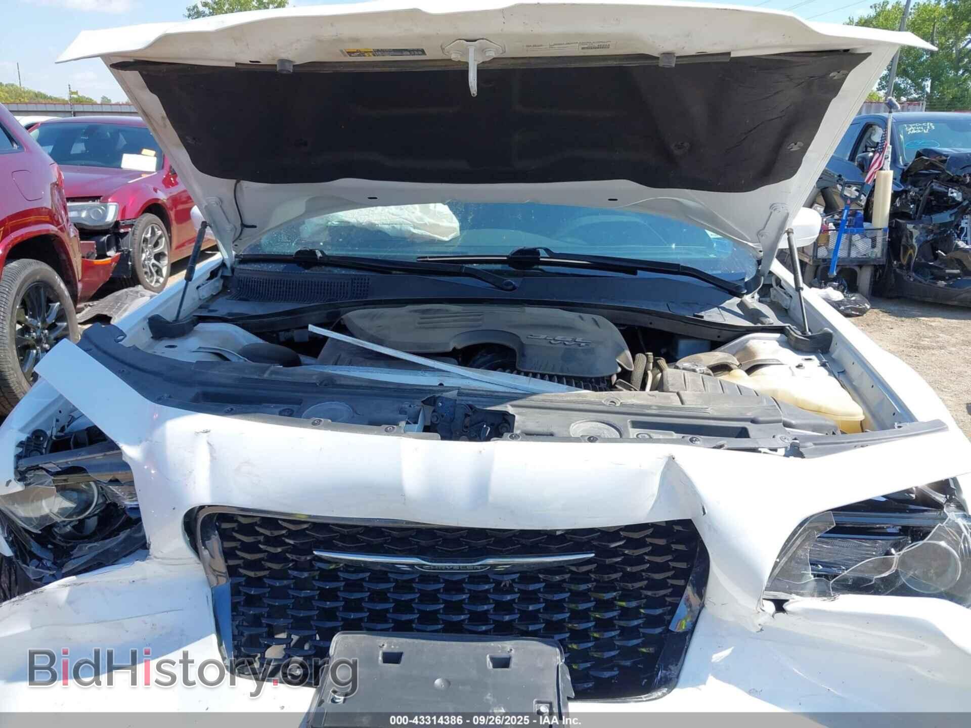 2020 CHRYSLER 300 - VIN: 2C3CCAGG9LH137701 - Фото 10