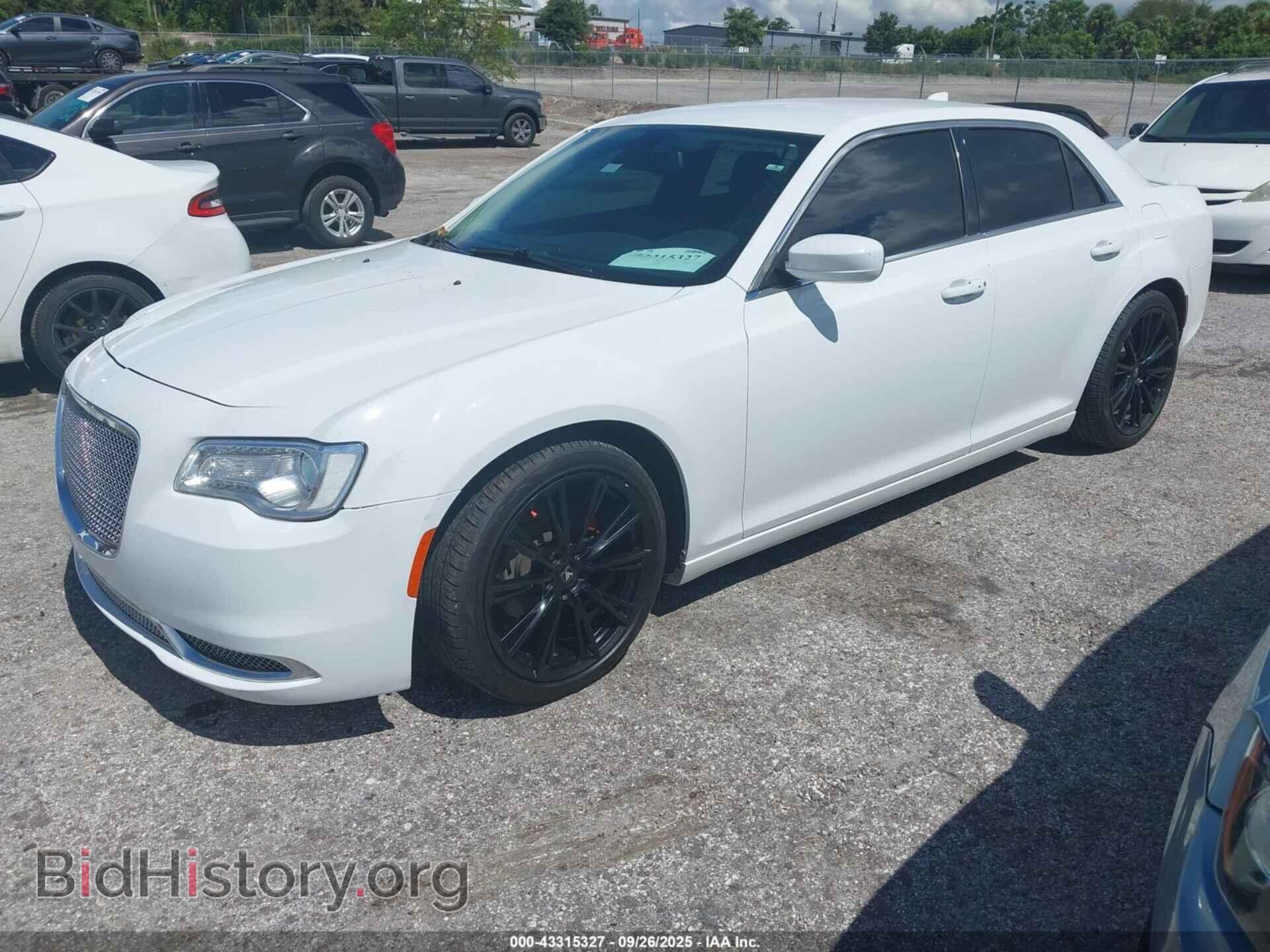 2020 CHRYSLER 300 - VIN: 2C3CCAAG5LH115641 - Фото 2
