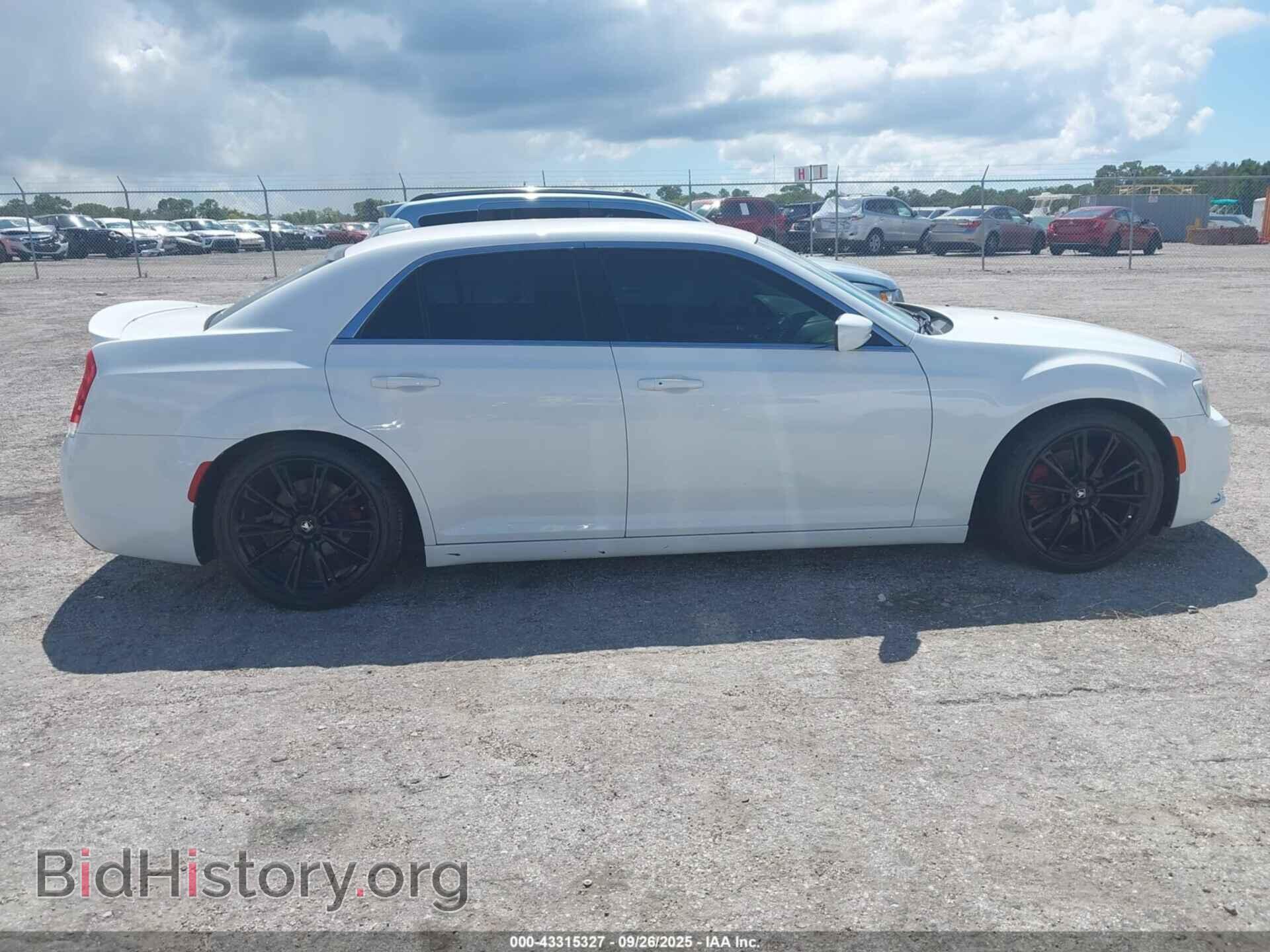2020 CHRYSLER 300 - VIN: 2C3CCAAG5LH115641 - Фото 13