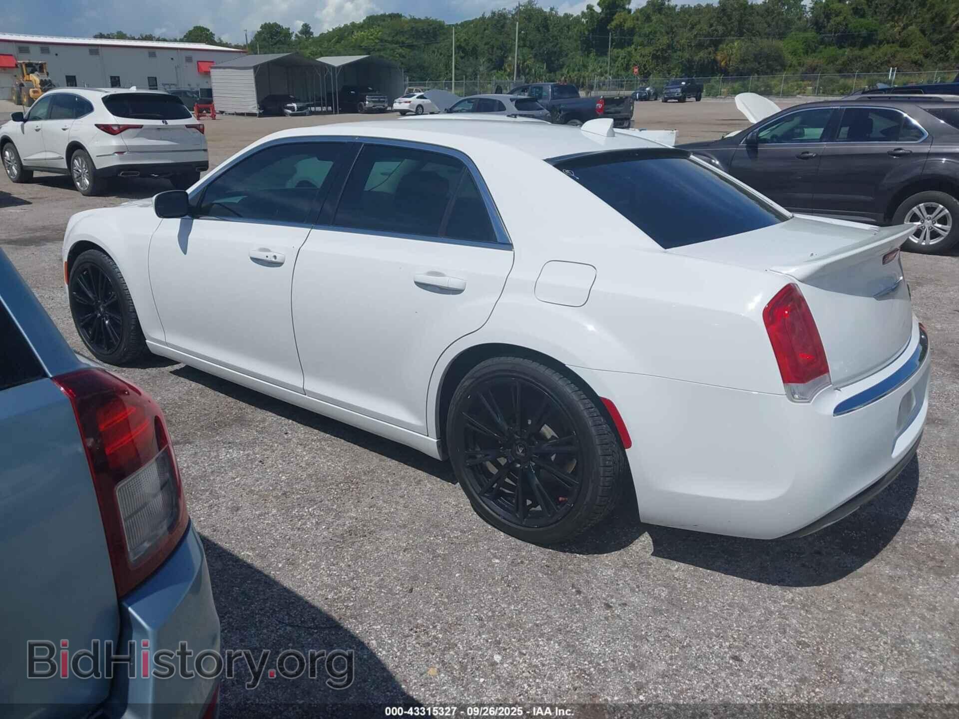 2020 CHRYSLER 300 - VIN: 2C3CCAAG5LH115641 - Фото 3