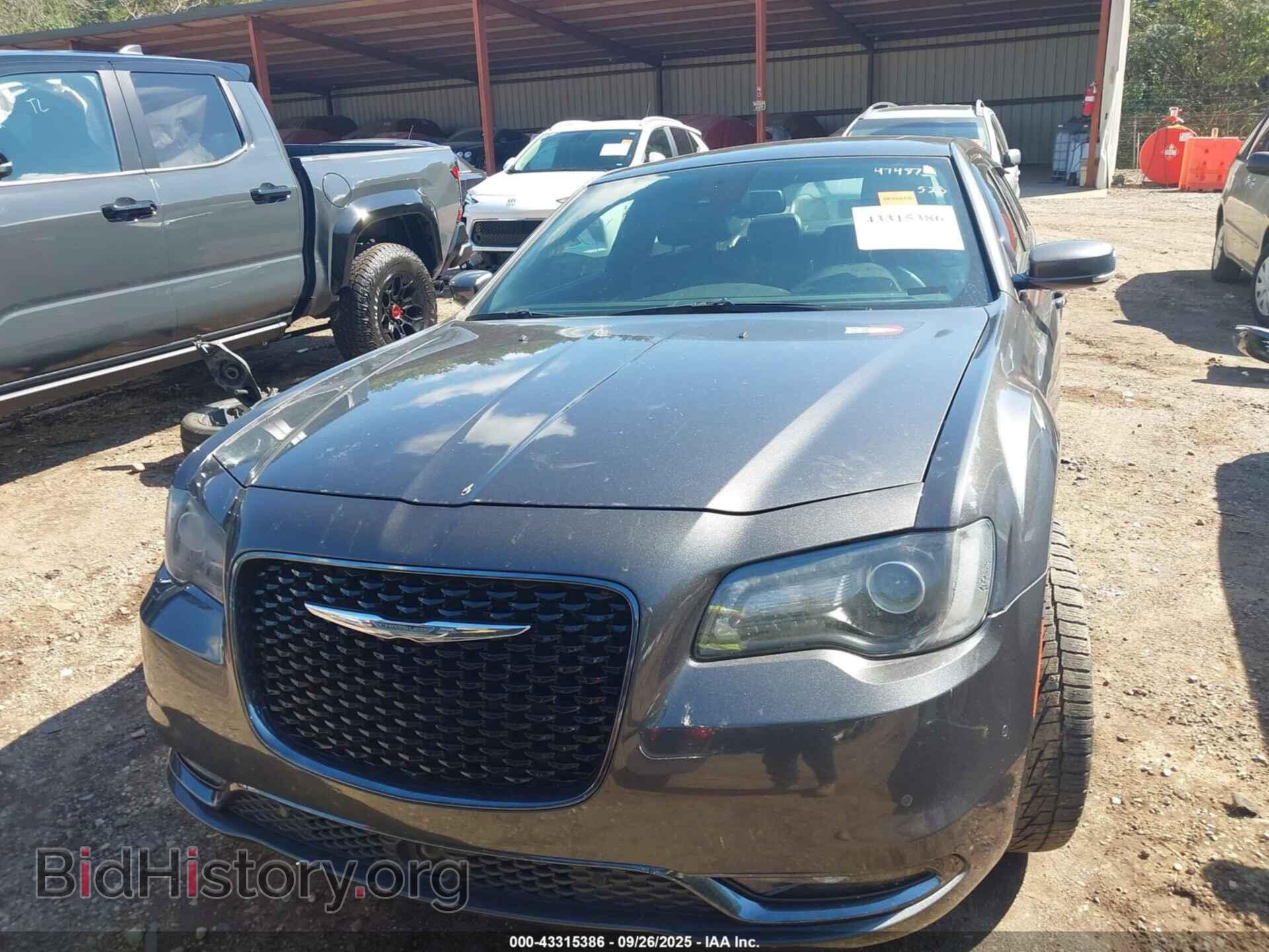 2018 CHRYSLER 300 - VIN: 2C3CCABG3JH326042 - Фото 12