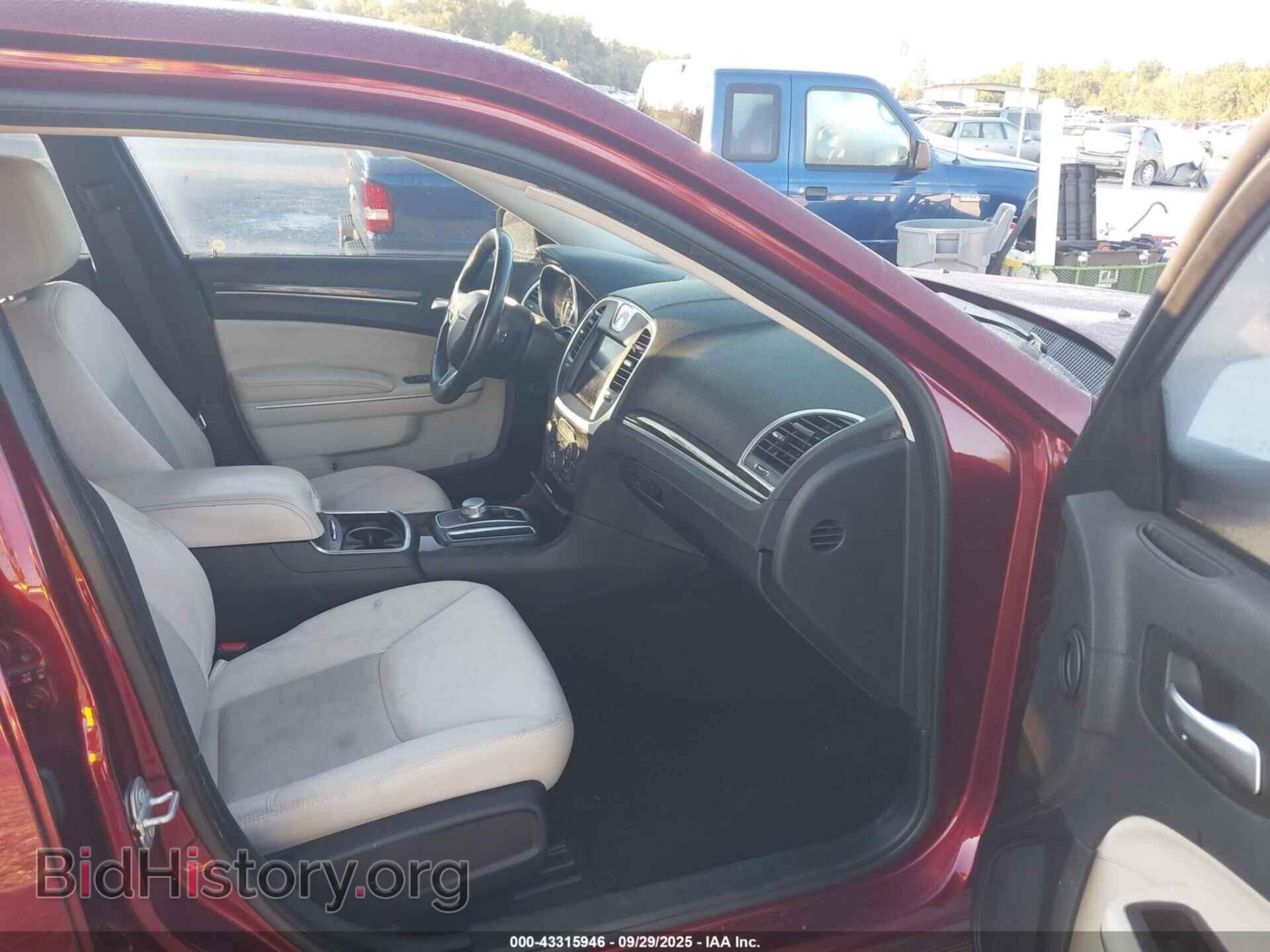2019 CHRYSLER 300 - VIN: 2C3CCAAG7KH590108 - Фото 5