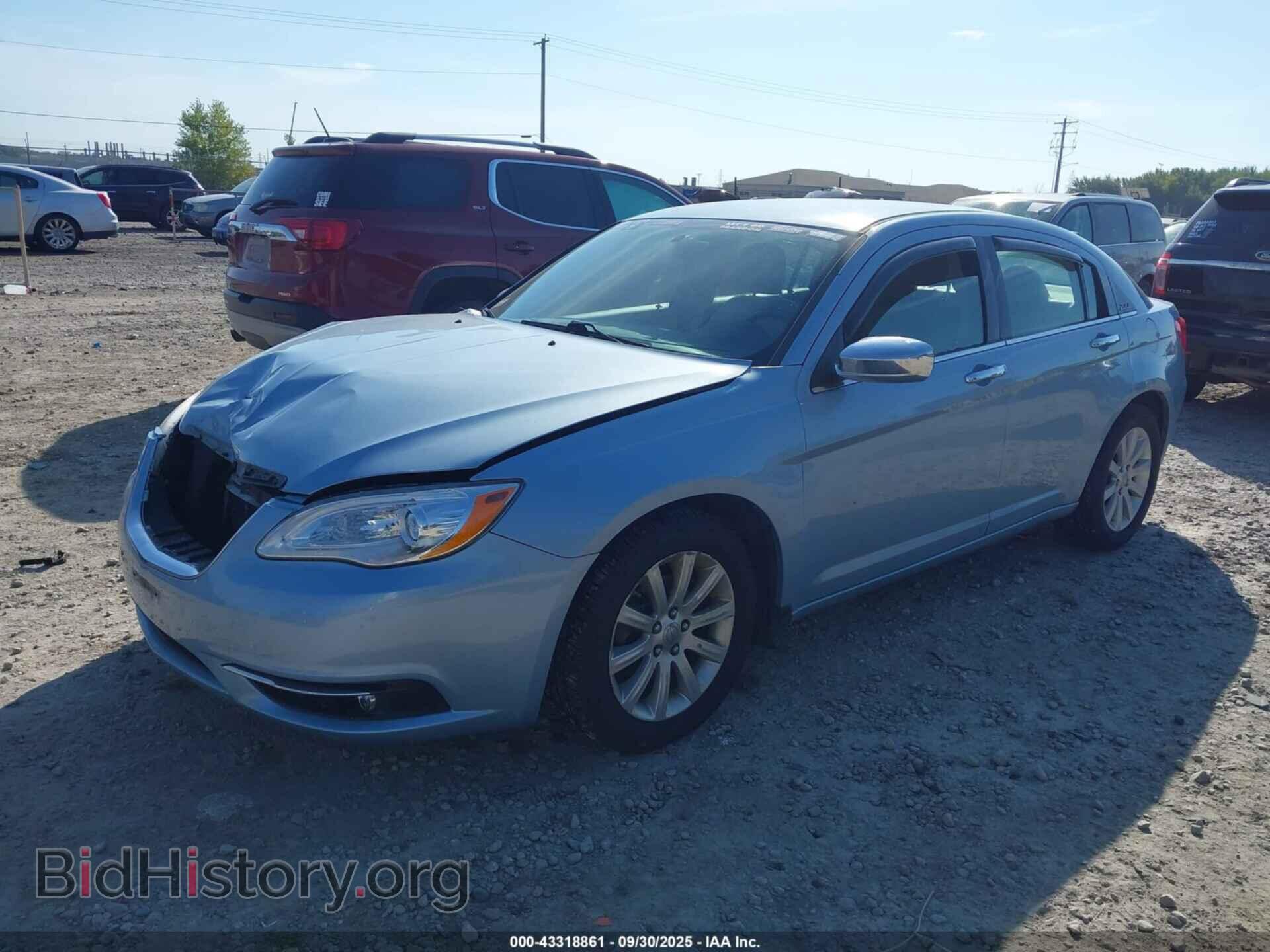 2013 CHRYSLER 200 - VIN: 1C3CCBCG0DN526005 - Фото 2