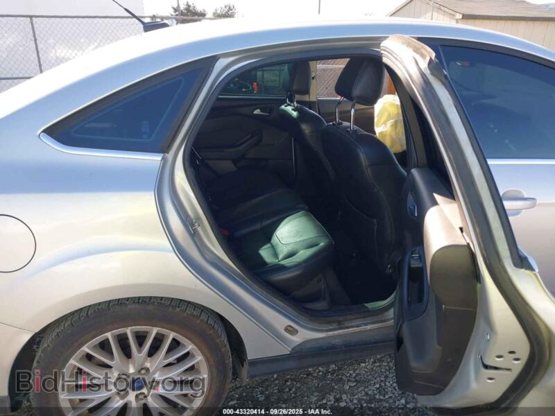 2012 Ford FOCUS (VIN 1FAHP3H22CL392851) — photo 8 of 15