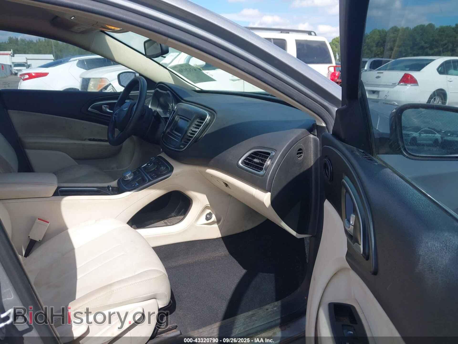 2016 CHRYSLER 200 - VIN: 1C3CCCAB5GN105611 - Фото 5