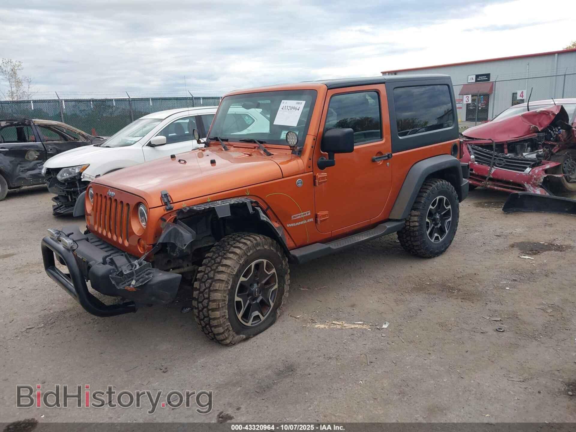 2011 JEEP WRANGLER - VIN: 1J4AA2D16BL612733 - Фото 2