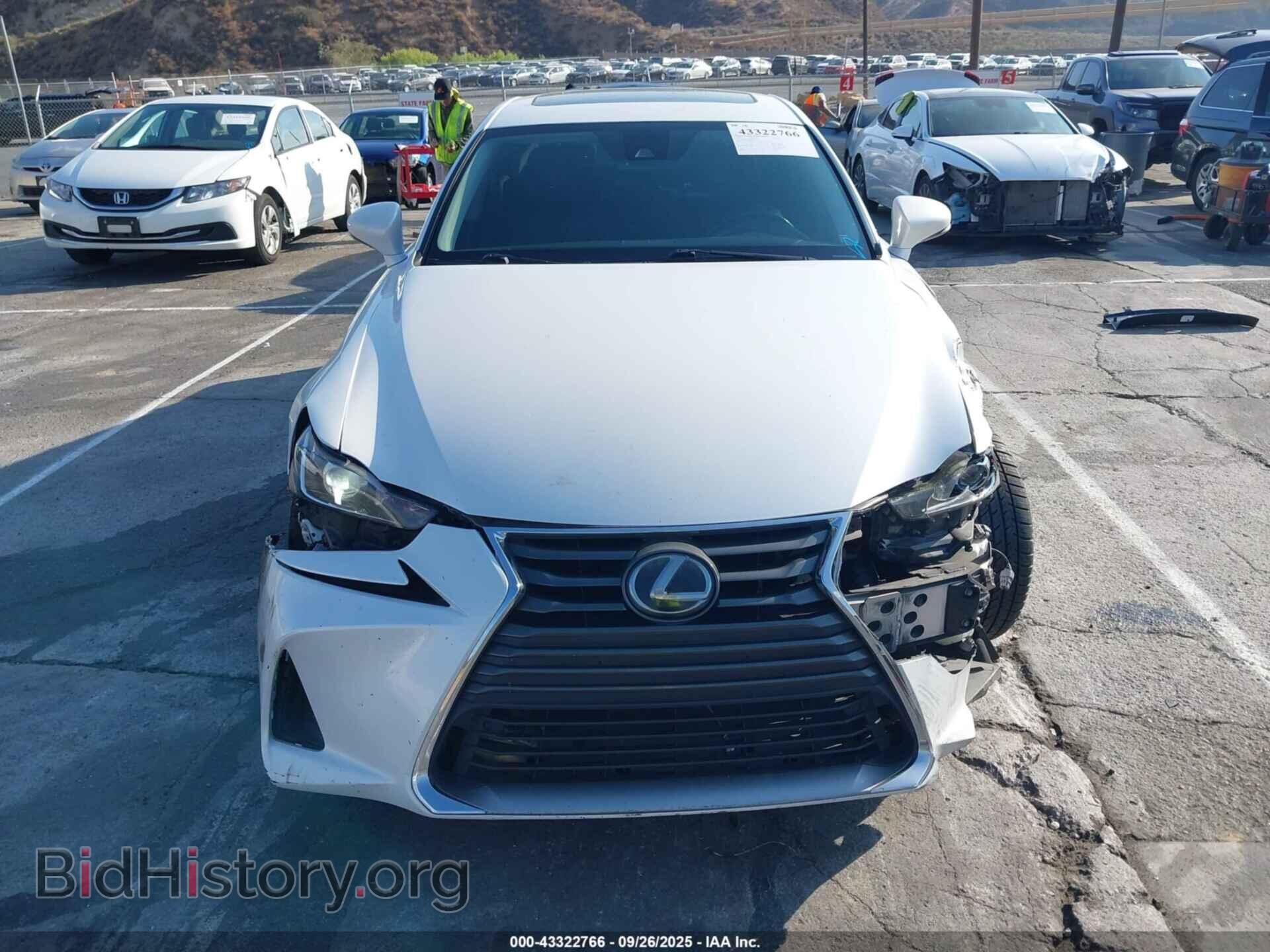 2017 LEXUS IS 200T - VIN: JTHBA1D25H5045455 - Фото 13