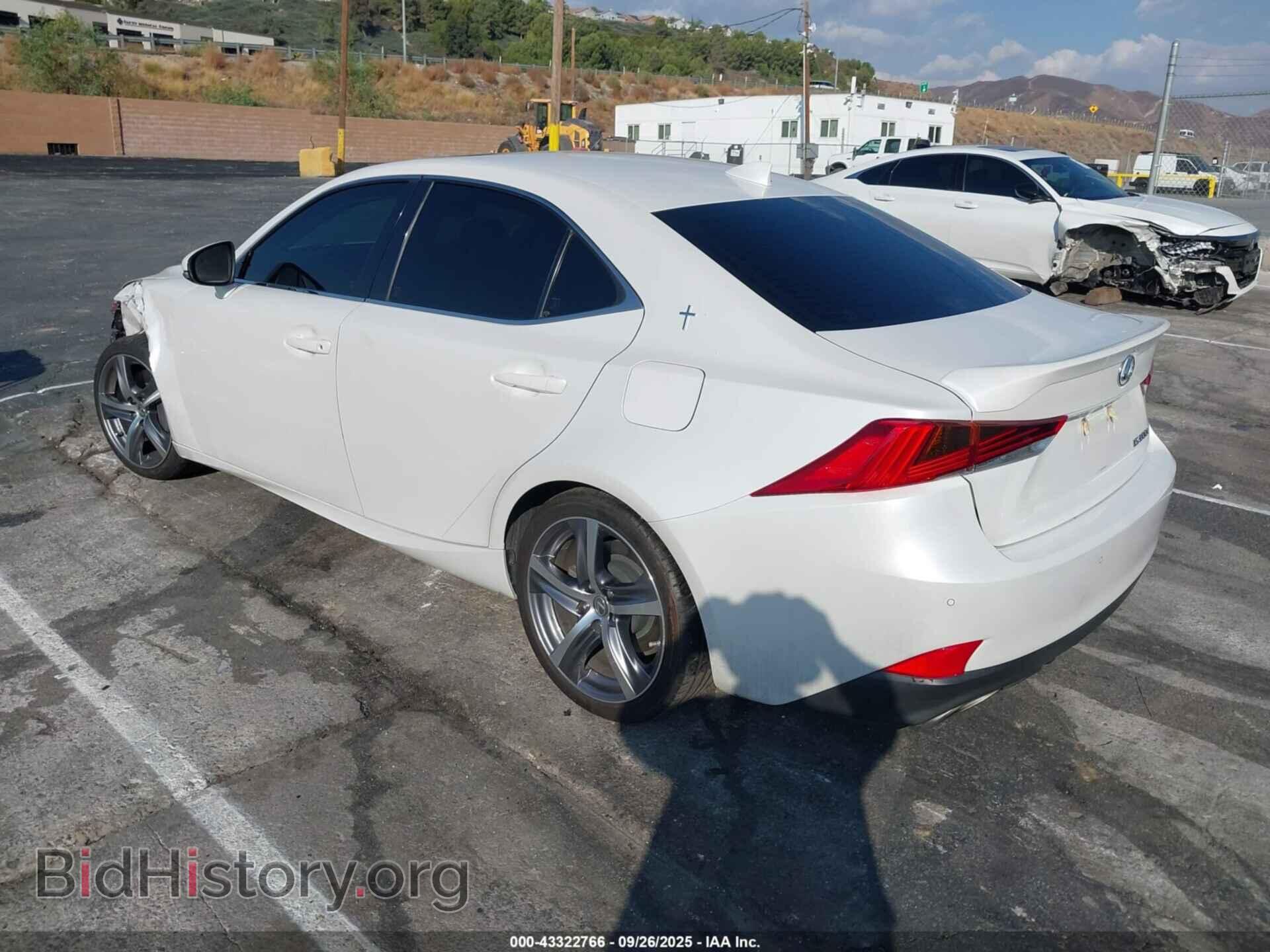 2017 LEXUS IS 200T - VIN: JTHBA1D25H5045455 - Фото 3