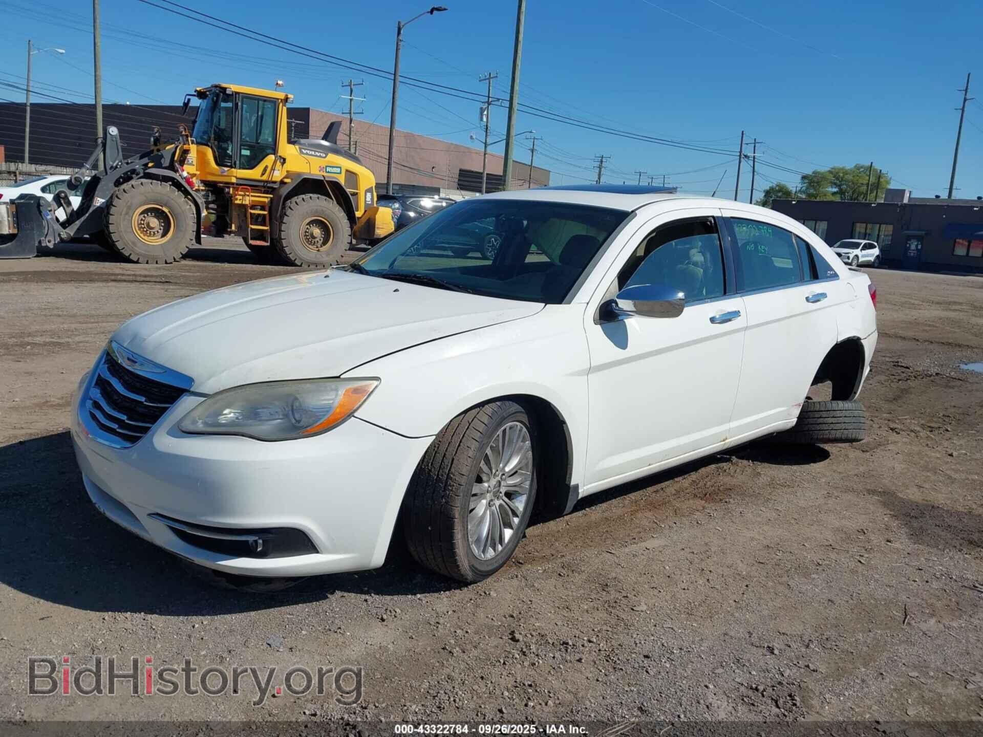 2011 CHRYSLER 200 - VIN: 1C3BC2FG7BN522781 - Фото 2