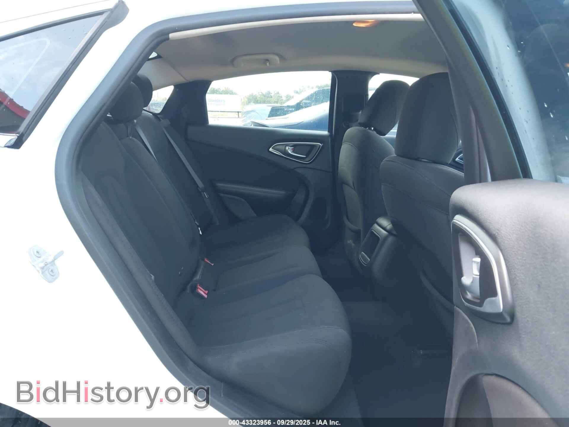 2016 CHRYSLER 200 - VIN: 1C3CCCABXGN104356 - Фото 8