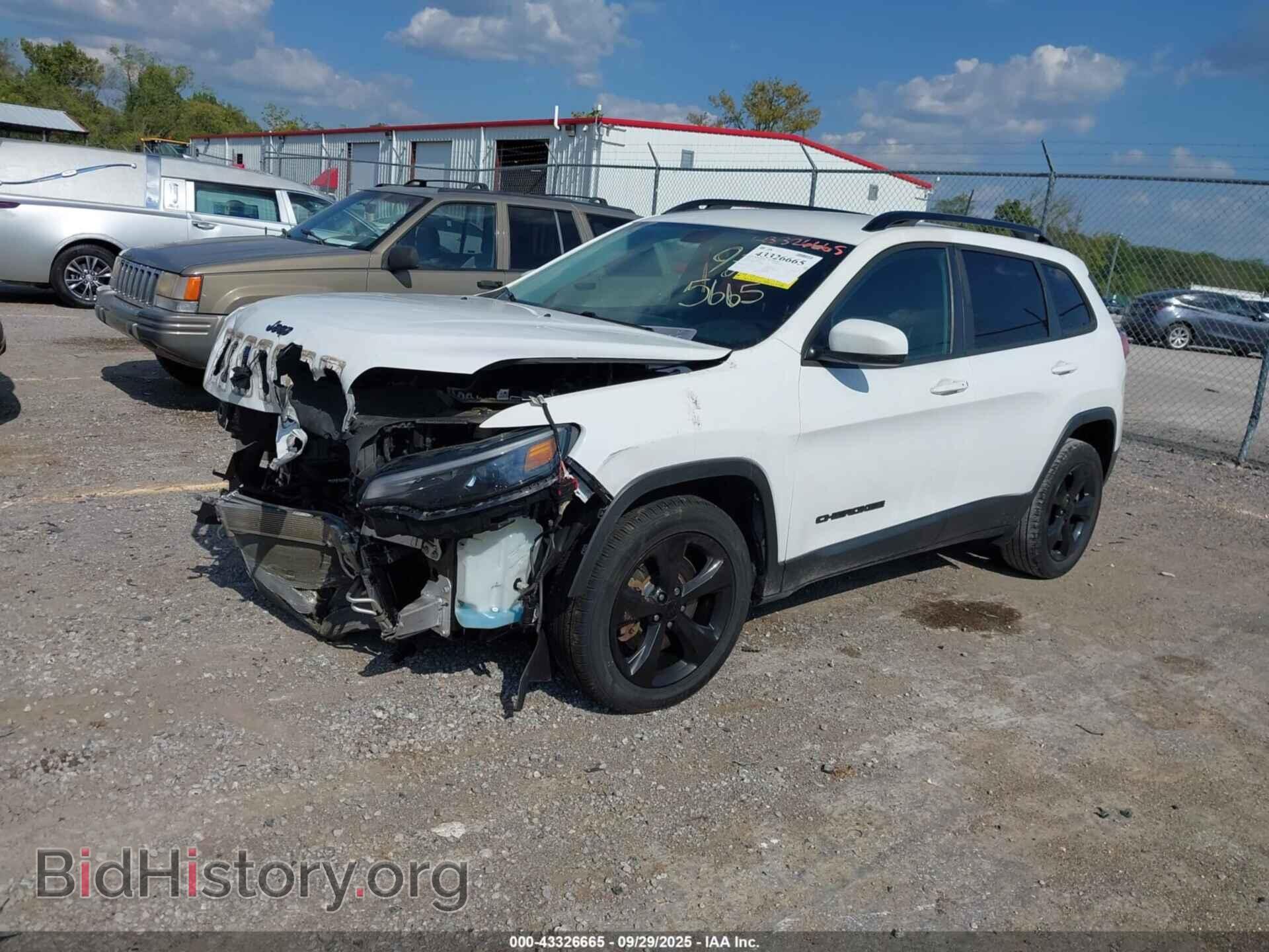 2019 JEEP CHEROKEE - VIN: 1C4PJLLB4KD455665 - Фото 2