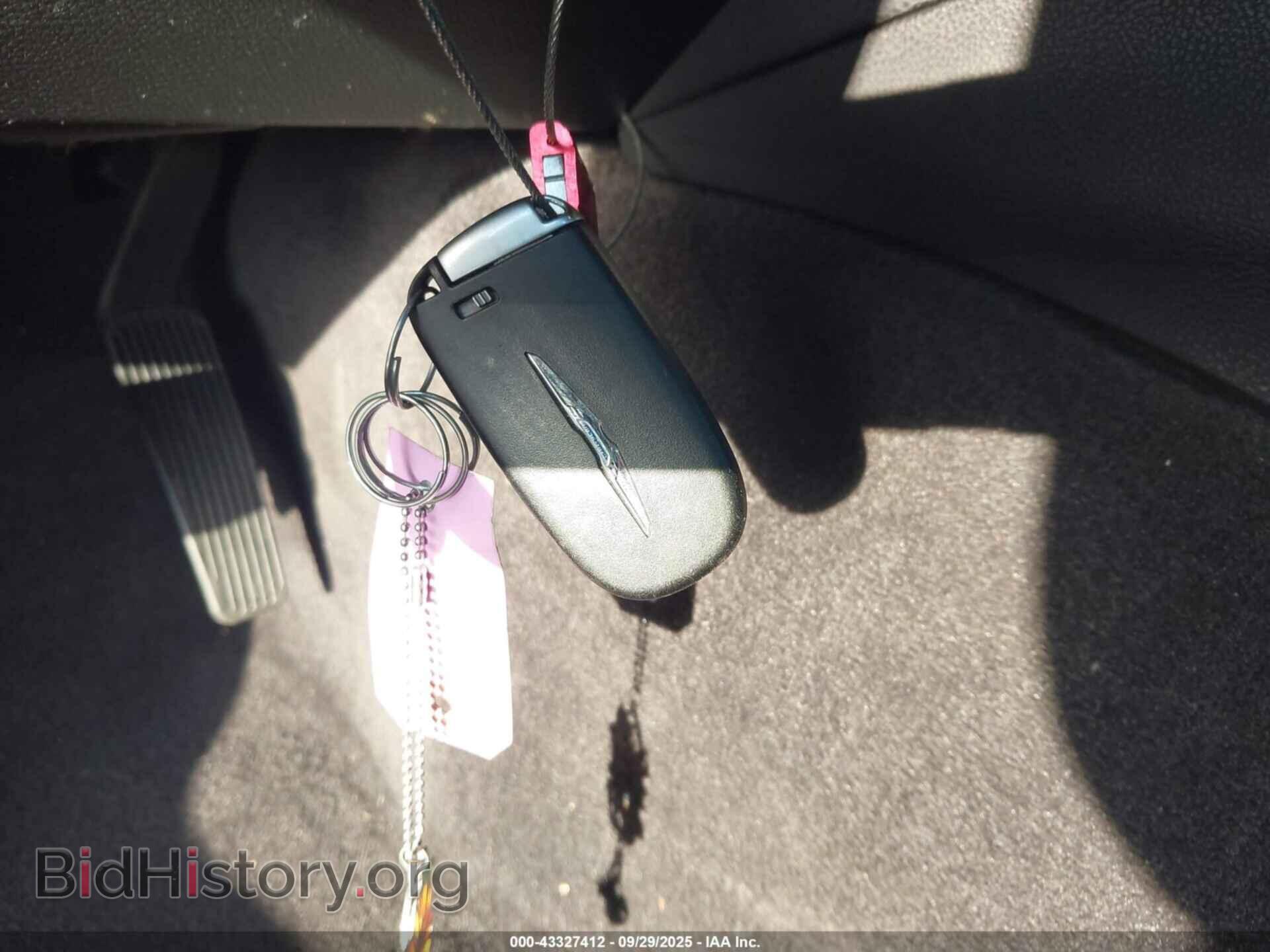 2018 CHRYSLER 300 - VIN: 2C3CCAKG2JH300418 - Фото 11