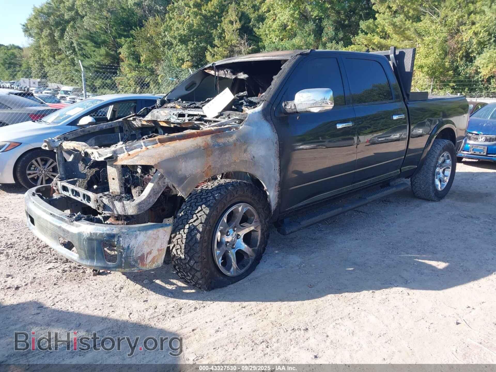 2018 RAM 1500 - VIN: 1C6RR7VM2JS240519 - Фото 2