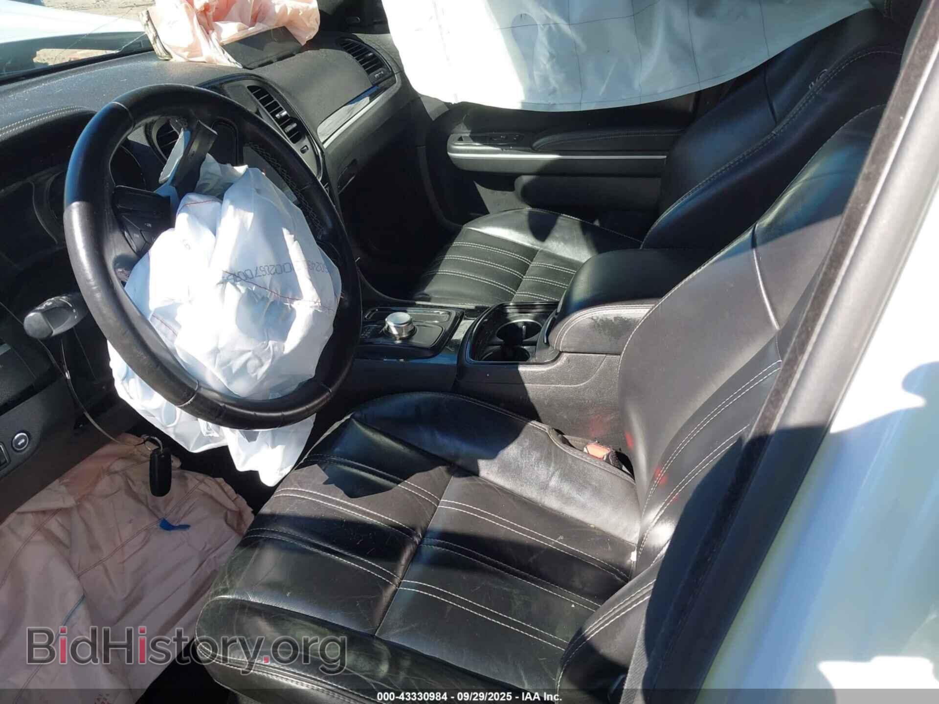 2019 CHRYSLER 300 - VIN: 2C3CCABG1KH654125 - Фото 5