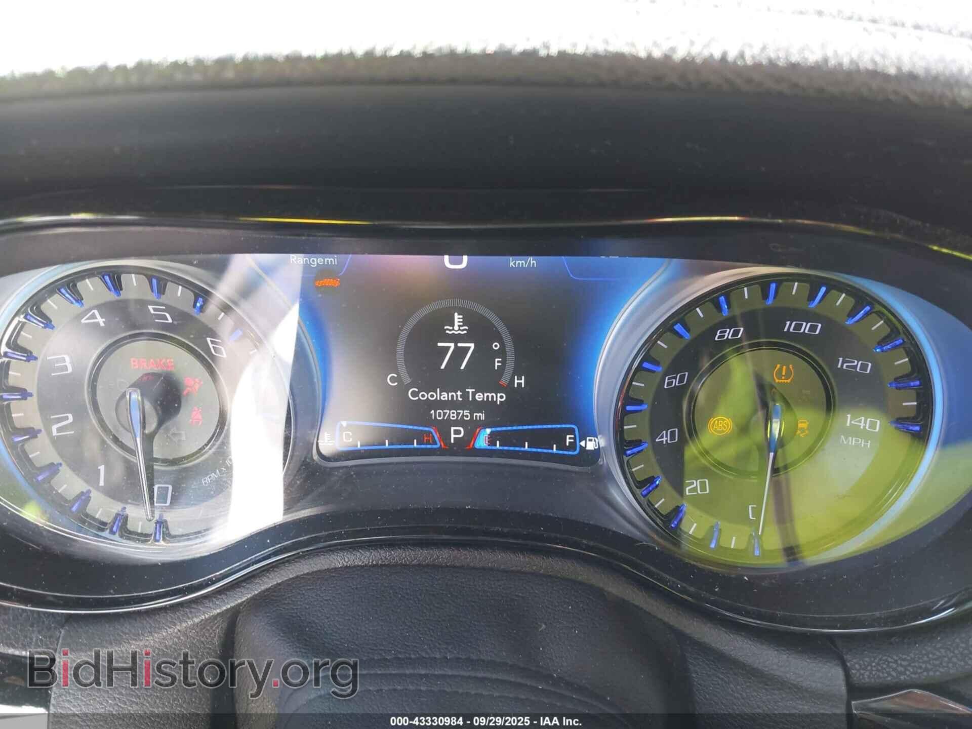 2019 CHRYSLER 300 - VIN: 2C3CCABG1KH654125 - Фото 7