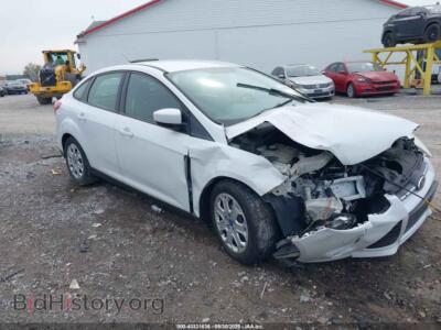 2012 Ford FOCUS SE, белый — VIN 1FAHP3F28CL352079, IAAI
