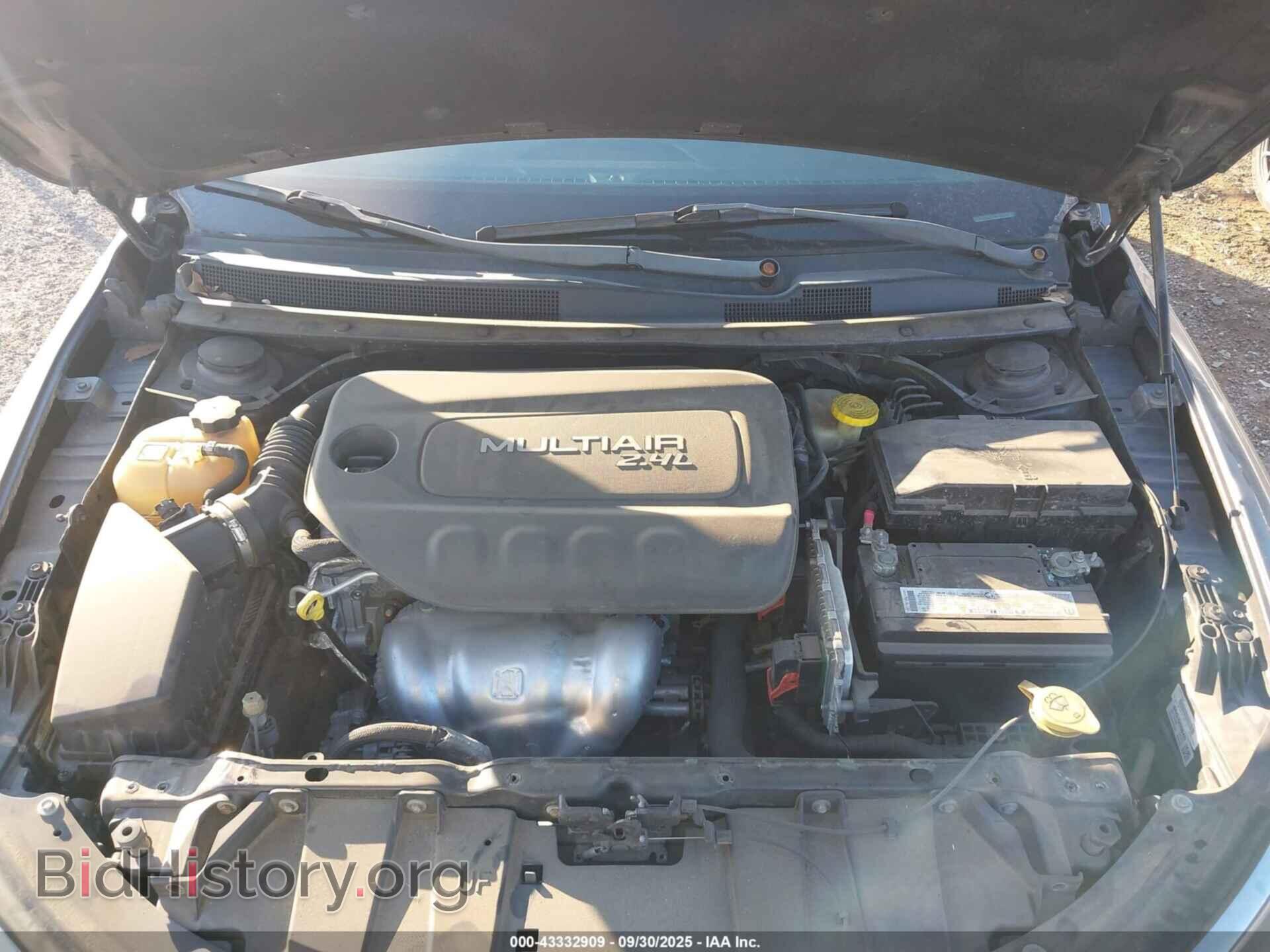 2016 CHRYSLER 200 - VIN: 1C3CCCAB2GN130286 - Фото 10