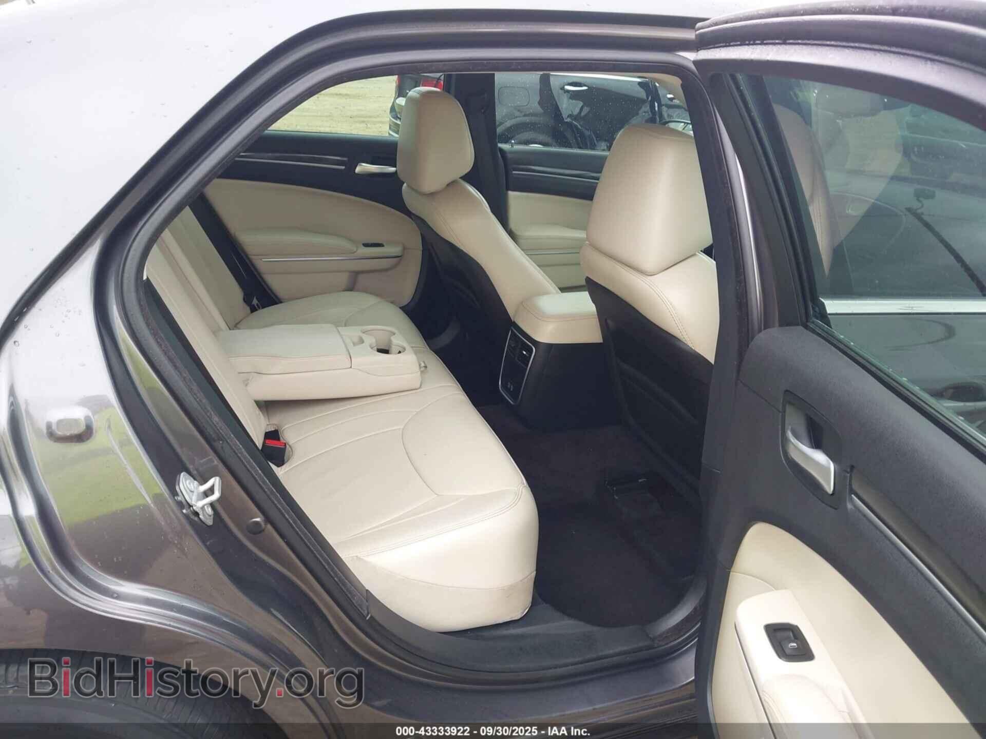 2016 CHRYSLER 300 - VIN: 2C3CCAAG4GH348934 - Фото 8