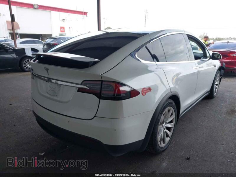 2018 Tesla MODEL X (VIN 5YJXCDE24JF120149) — фото 4 из 17