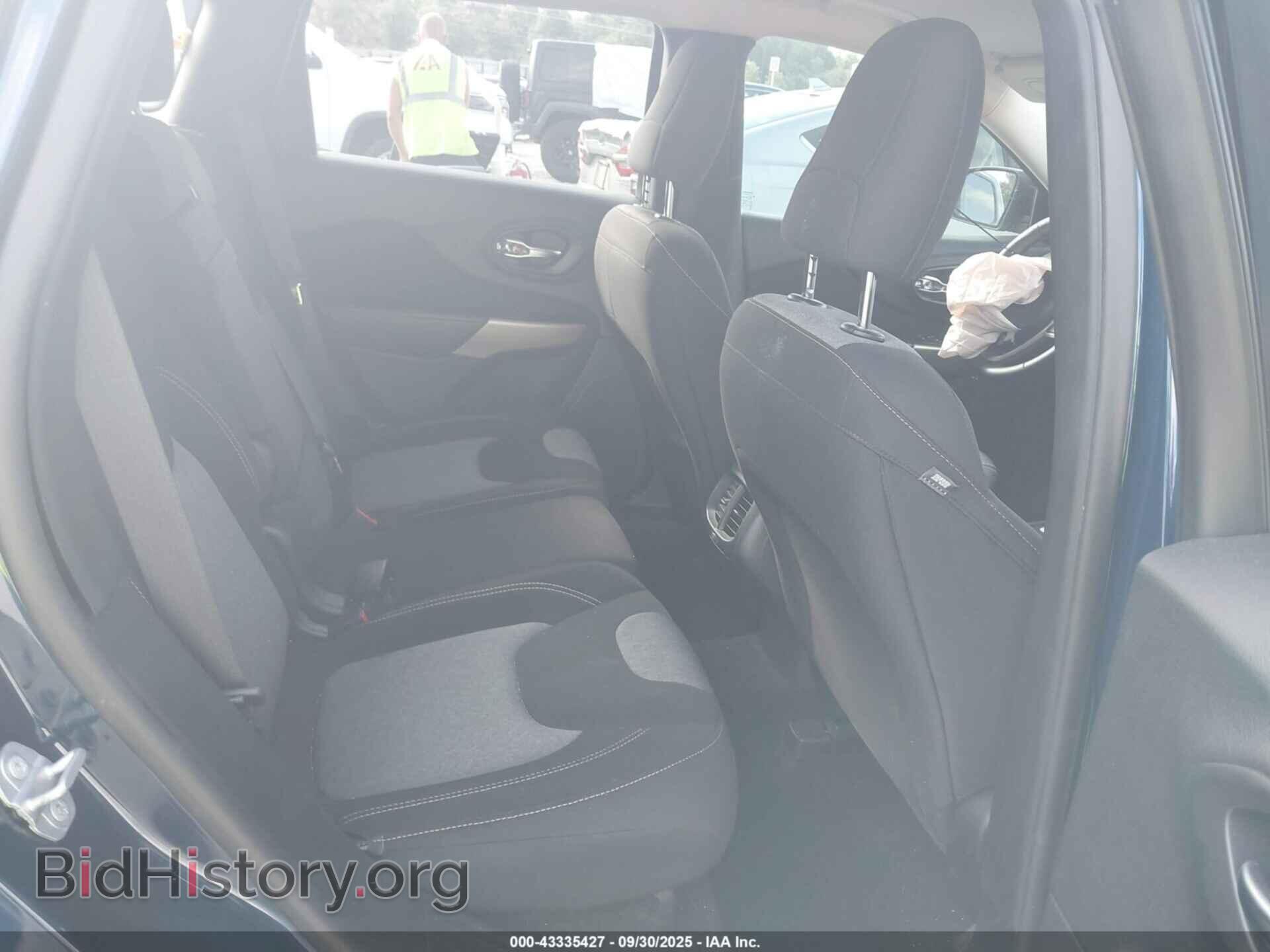 2018 JEEP CHEROKEE - VIN: 1C4PJLCB1JD519661 - Фото 8