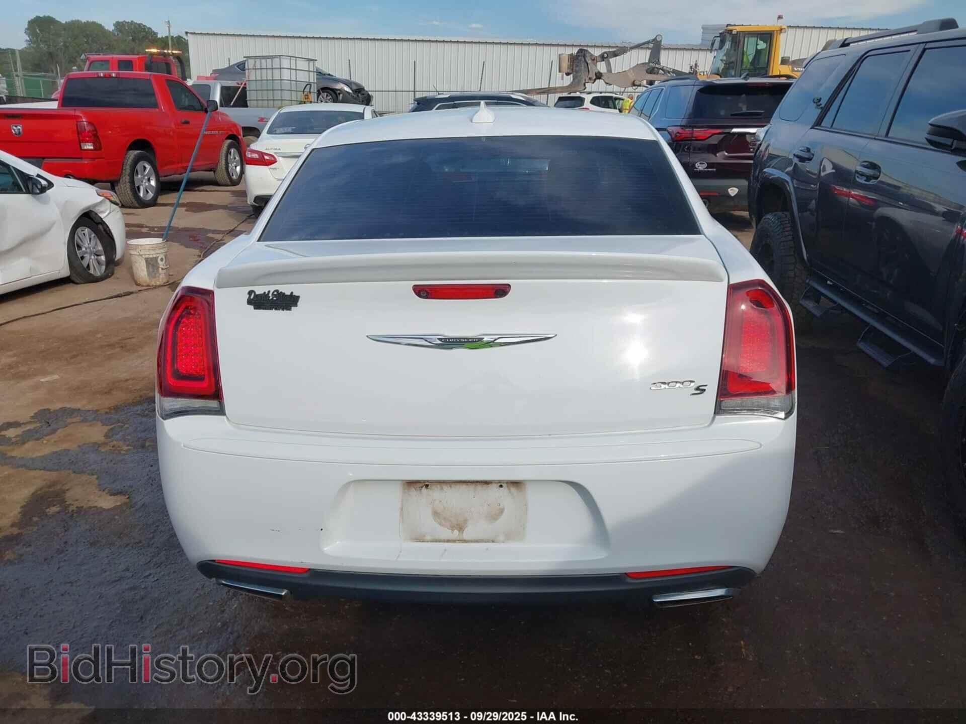2016 CHRYSLER 300 - VIN: 2C3CCABT5GH135552 - Фото 16