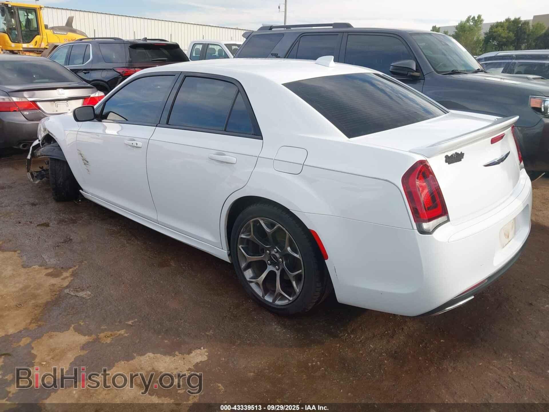 2016 CHRYSLER 300 - VIN: 2C3CCABT5GH135552 - Фото 3