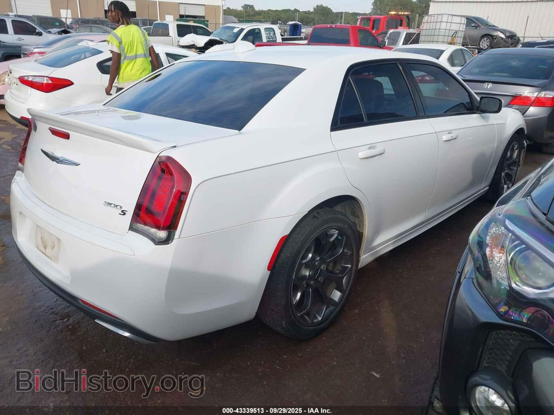 2016 CHRYSLER 300 - VIN: 2C3CCABT5GH135552 - Фото 4