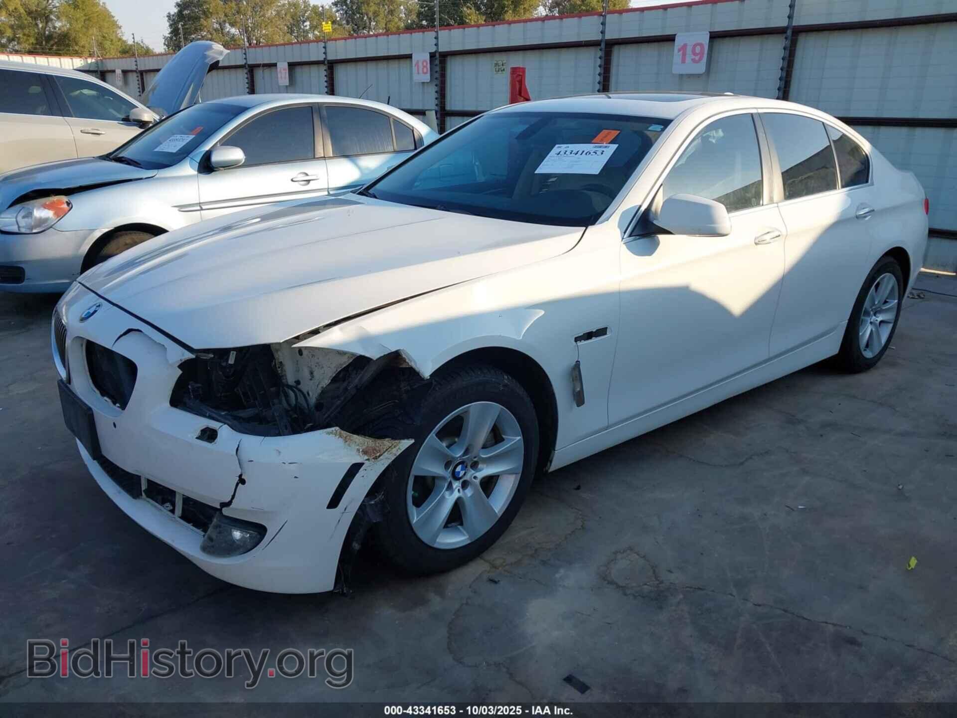 2011 BMW 528I - VIN: WBAFR1C57BC750488 - Фото 2
