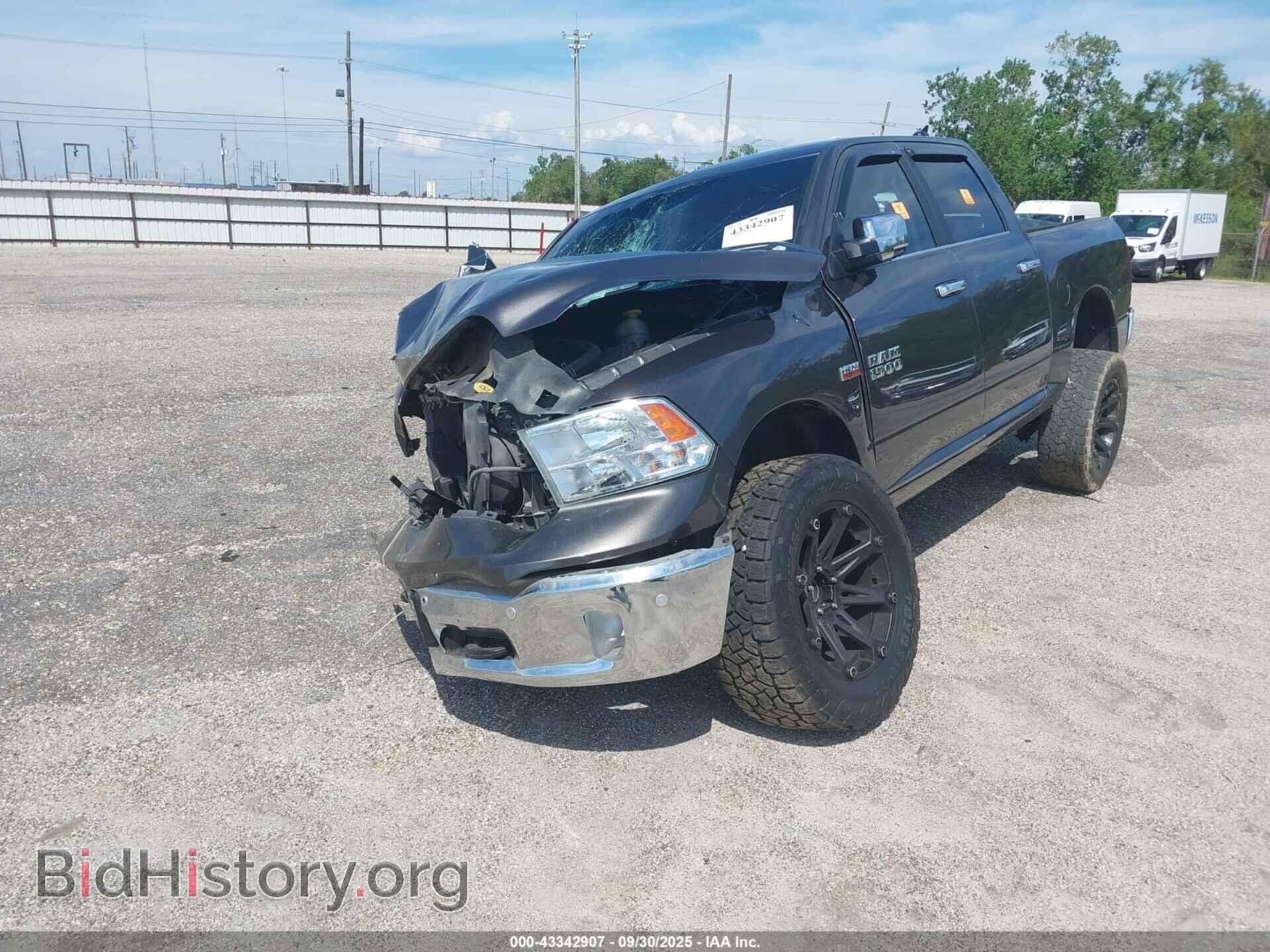 2018 RAM 1500 - VIN: 1C6RR6LT0JS255251 - Фото 2
