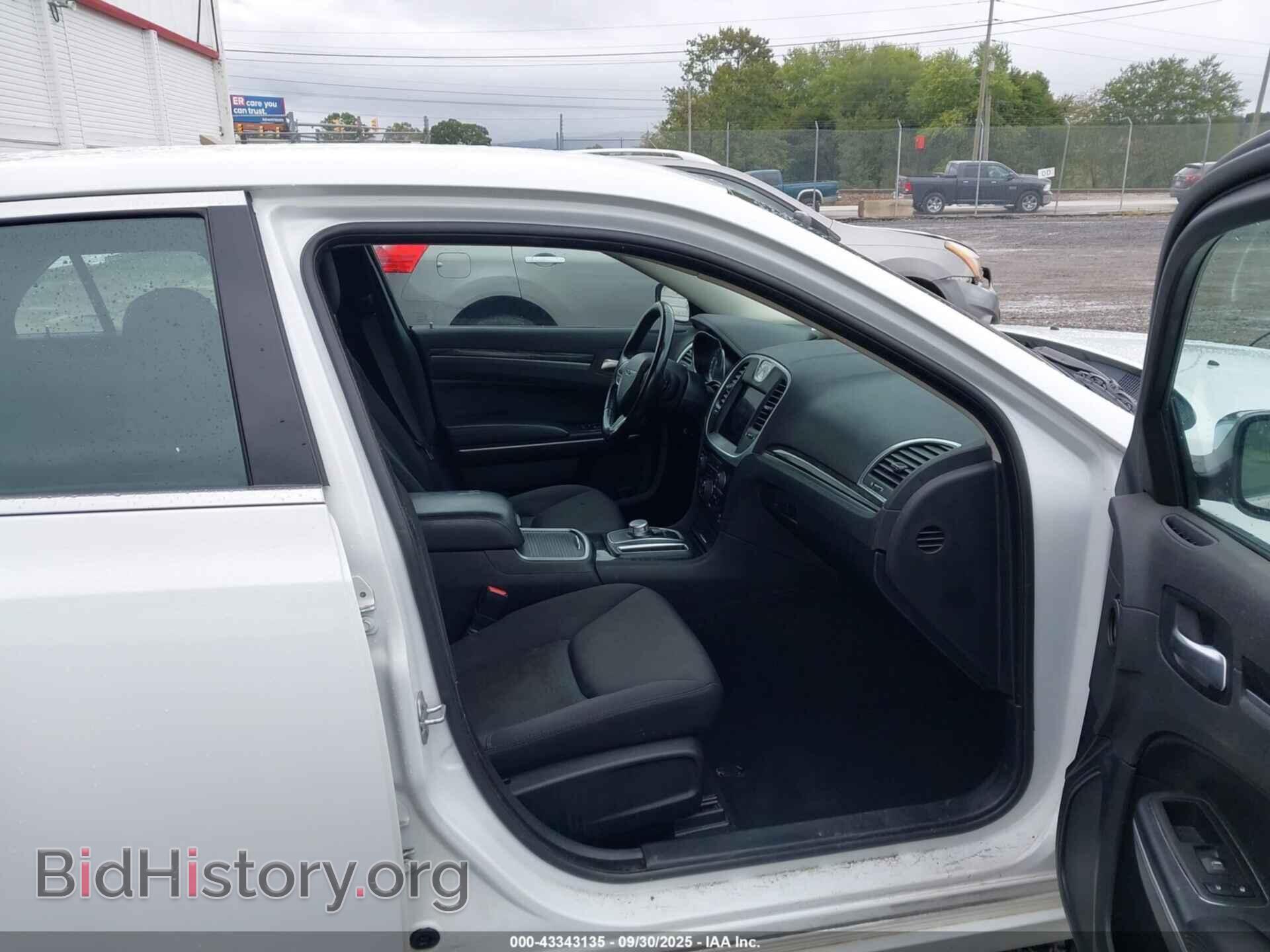 2019 CHRYSLER 300 - VIN: 2C3CCAAG3KH564993 - Фото 5