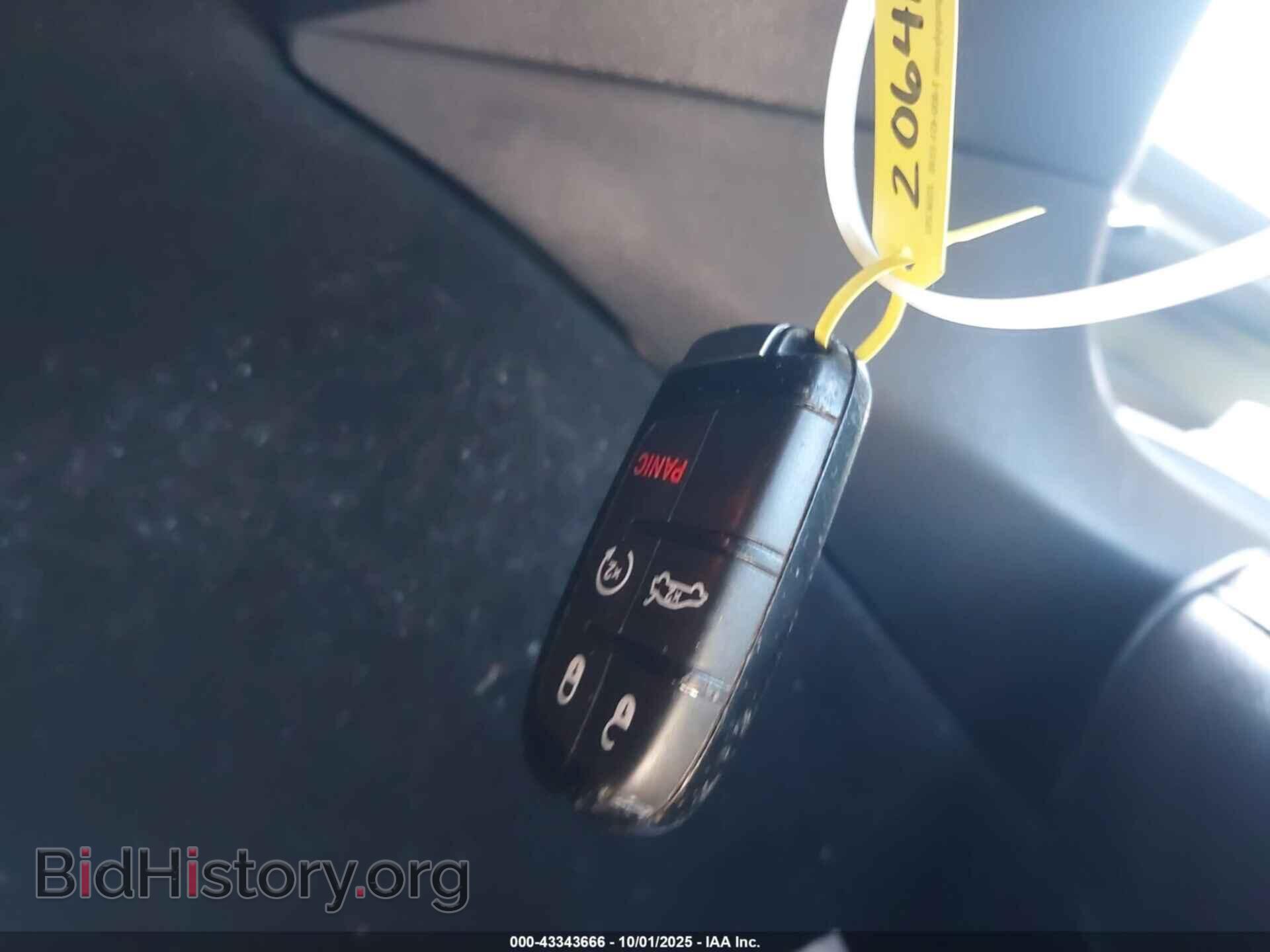2019 CHRYSLER 300 - VIN: 2C3CCAEG6KH686497 - Фото 11
