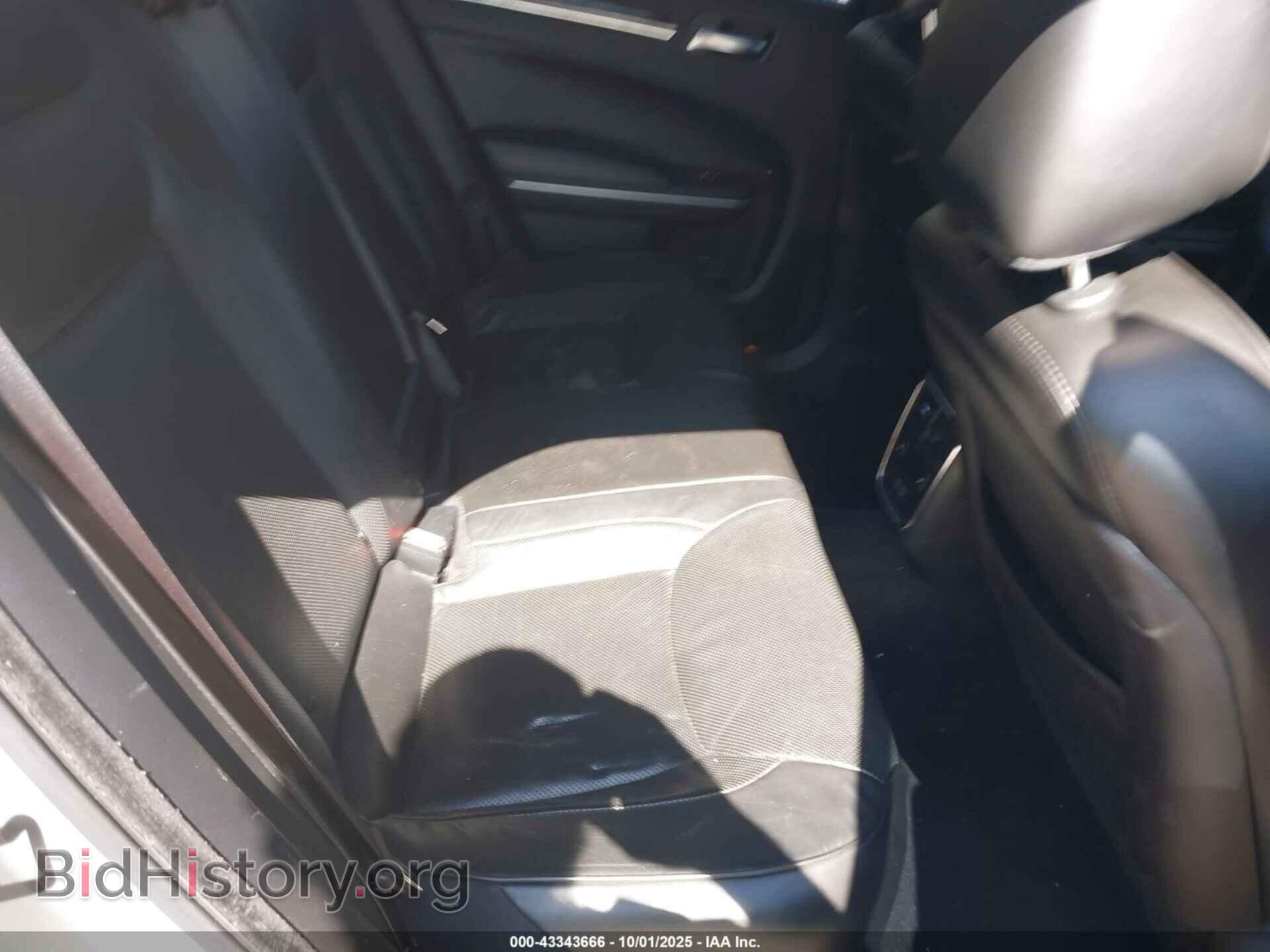 2019 CHRYSLER 300 - VIN: 2C3CCAEG6KH686497 - Фото 8