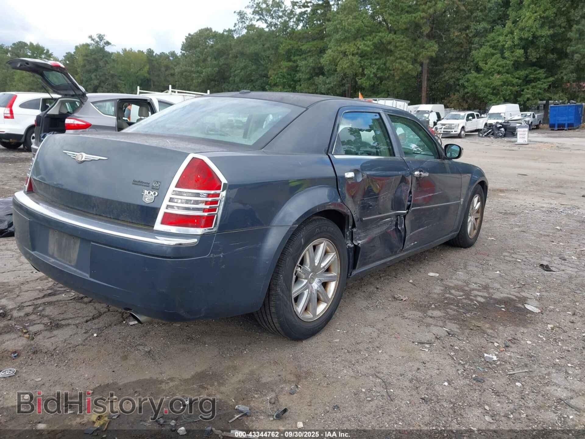 2007 CHRYSLER 300C - VIN: 2C3KA63H77H828745 - Фото 4